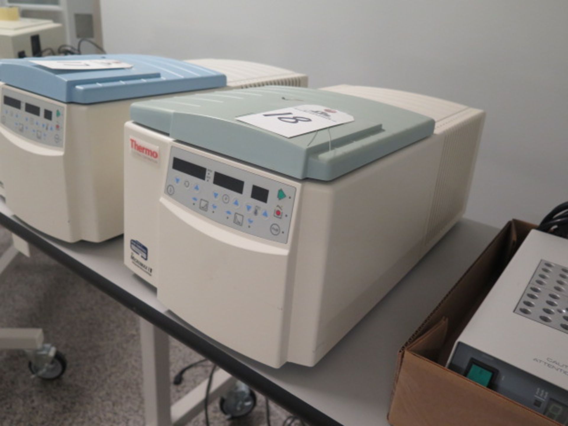 Thermo Electron "Micromax RF" mdl. 120 Refrigerated Microcentrifuge s/n 3592F2027 | Loading