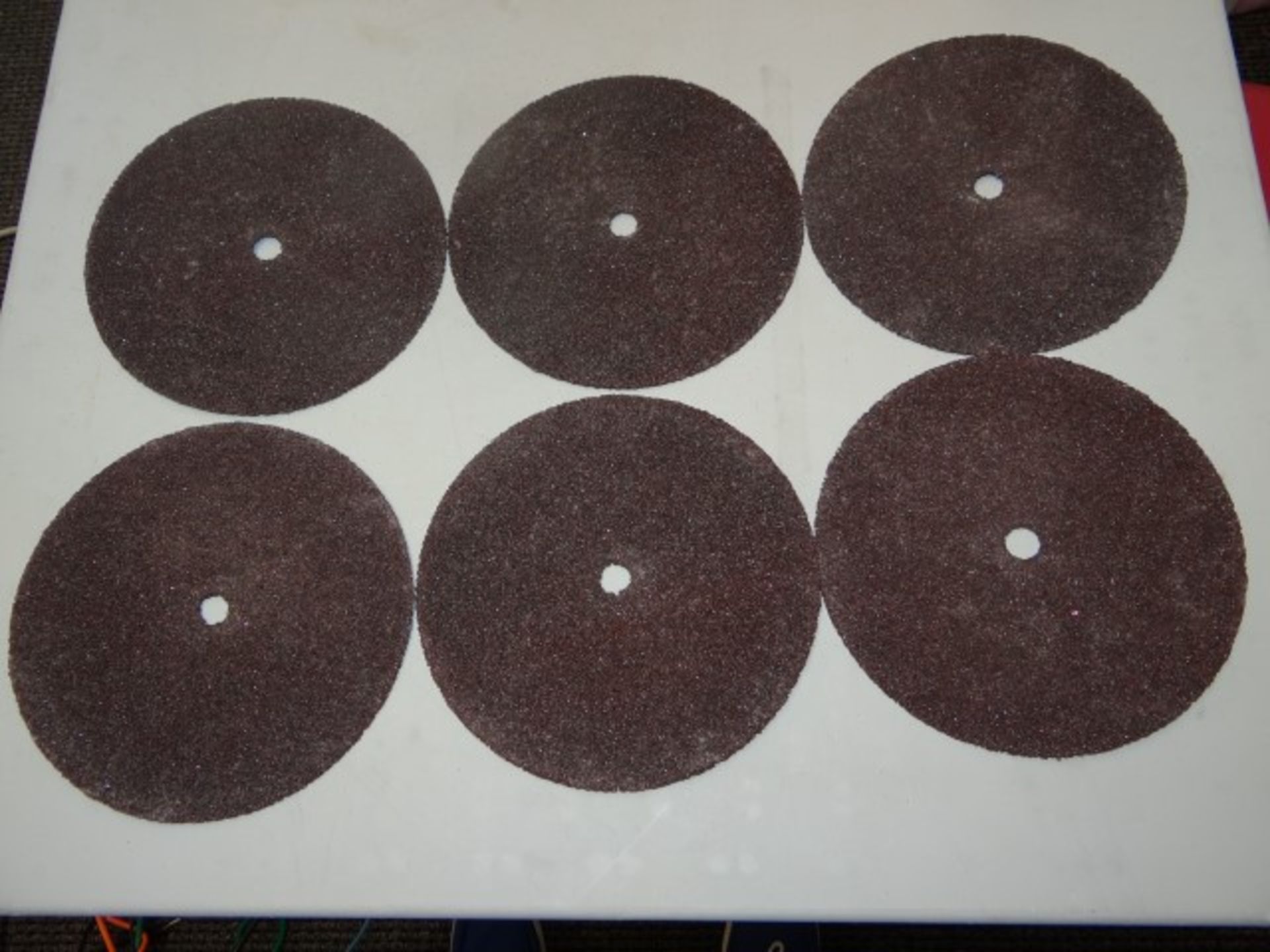 7" Aluminum Oxide Grinding and Cut Off Discs. 200 Discs/Case. Arbor – ½”. Medium Grit. RPM – 8500.