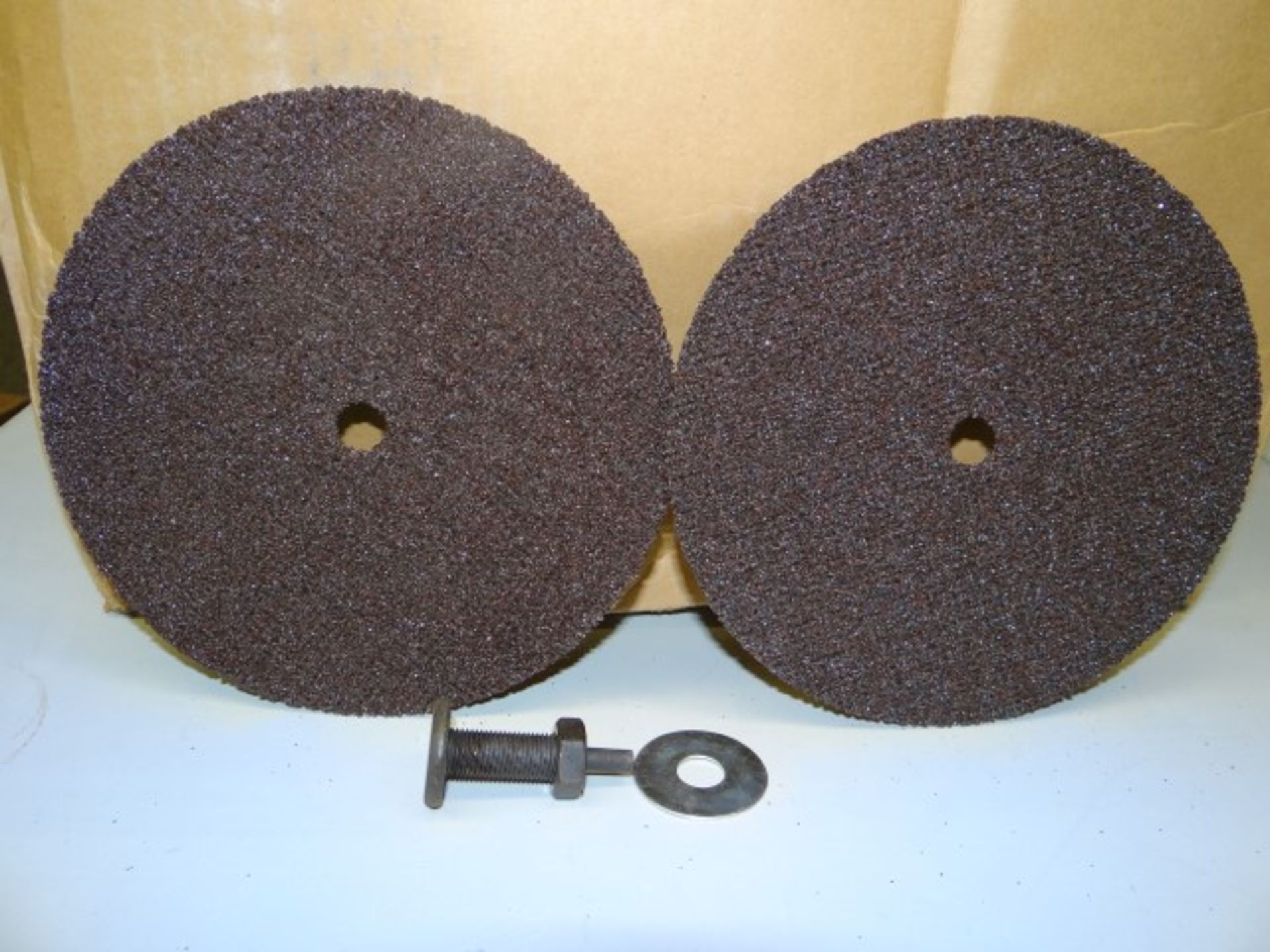 7" Aluminum Oxide Grinding and Cut Off Discs. 80Bags/Case. 2 Disks Per Pack in Sealed Bag with Arbor - Image 2 of 2