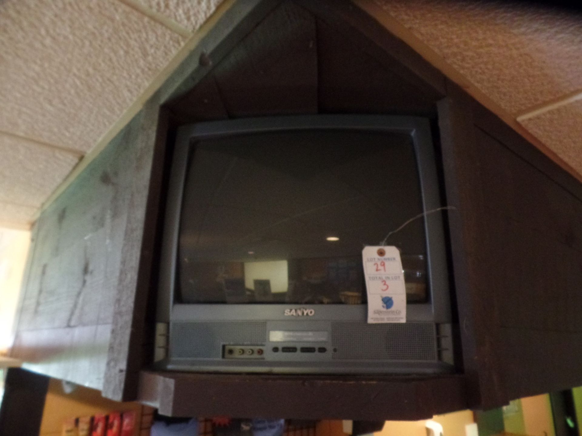 (3)Sanyo TV's