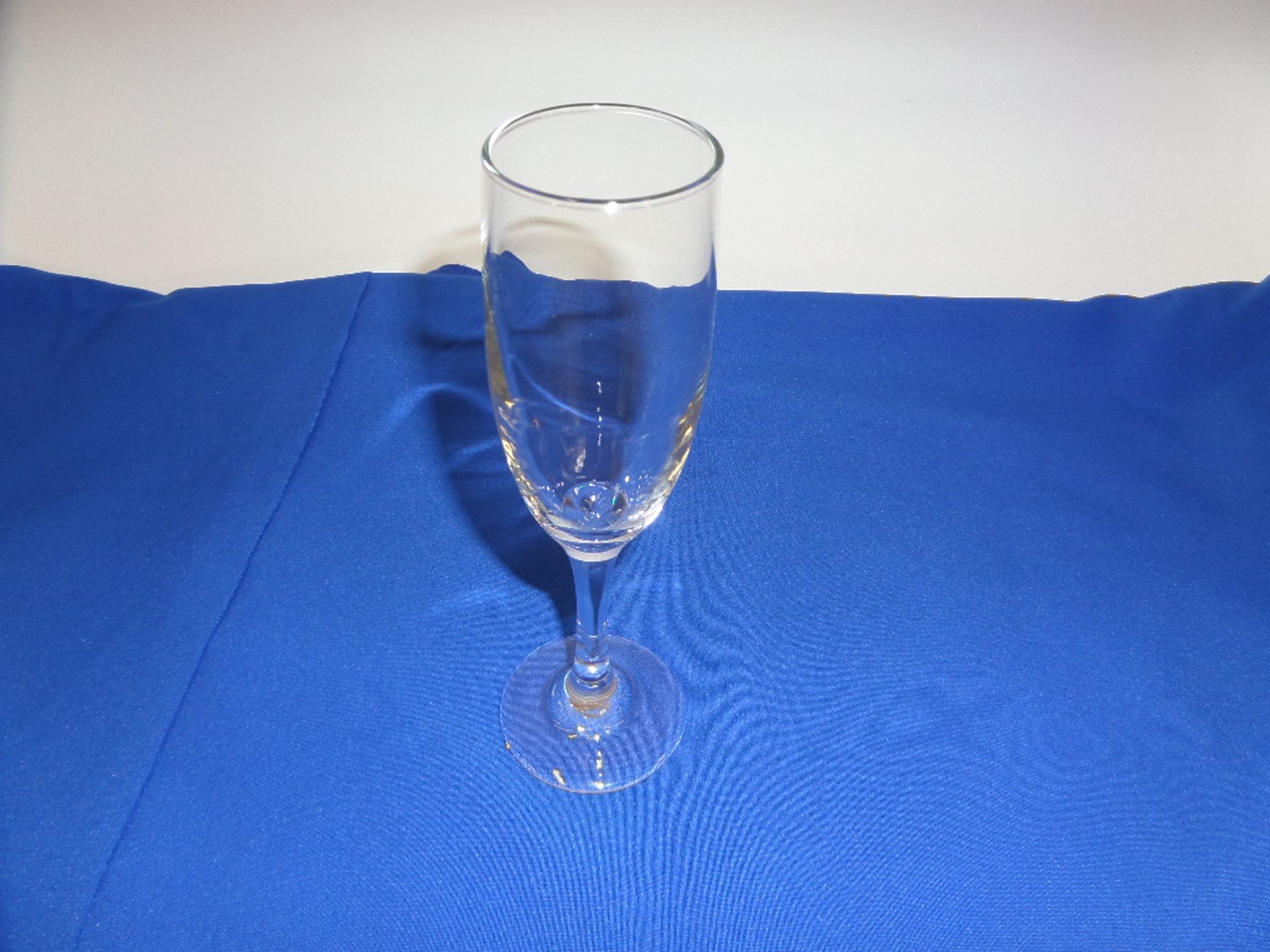 (144) Champagne Flute Glasses in 4 Plastic Glass Racks