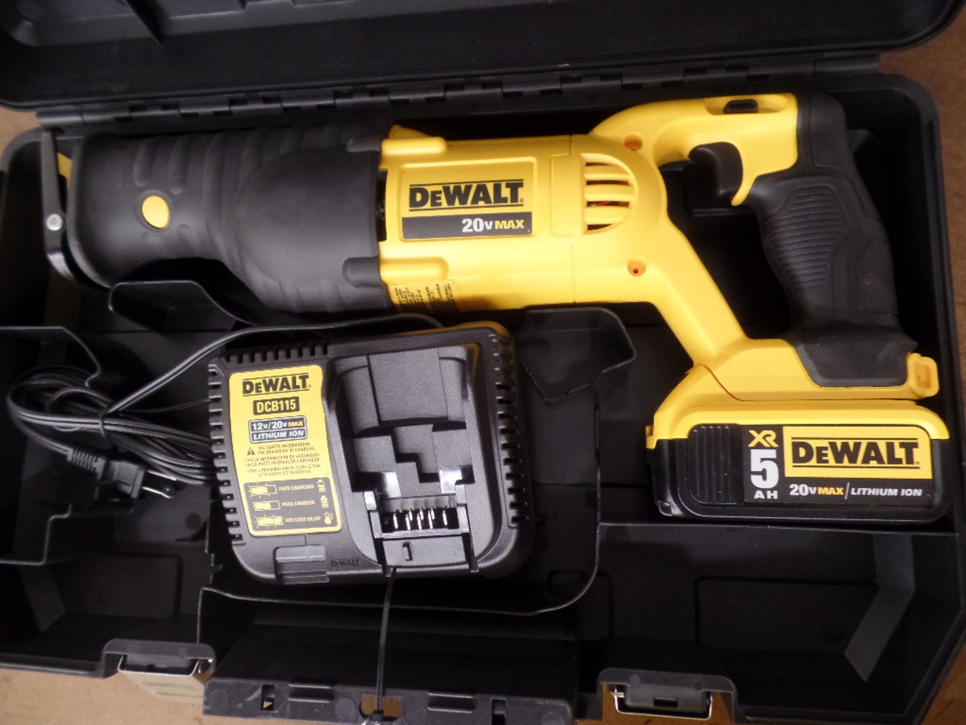 Dewalt #DCS380 20 Volt Cordless Reciprocating Saw W/ Battery & Charger