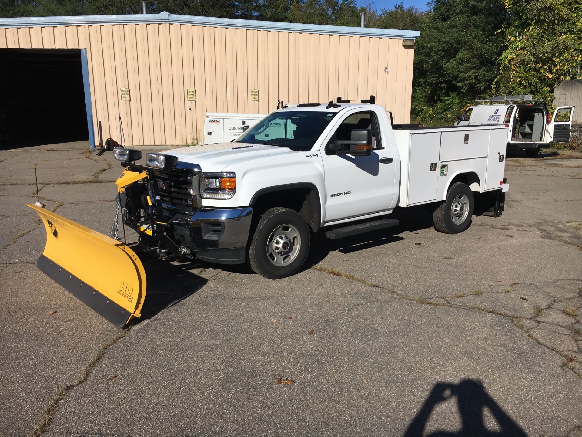 2016 GMC SIERRA #2500 HD DURAMAX DIESEL UTILITY BODY TRUCK W/TOMMY GATE, ODOM: 20,298