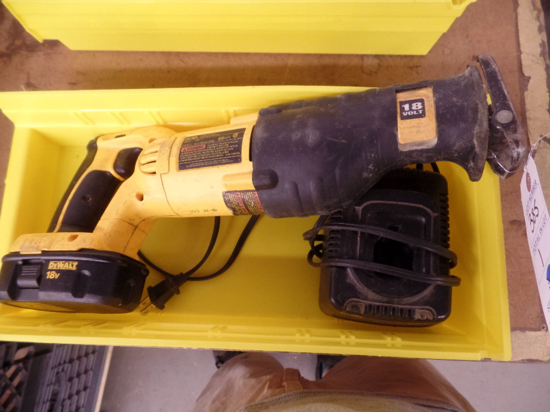 Dewalt #DC385 18 Volt Cordless Variable Speed Reciprocating Saw W/ Battery & Charger