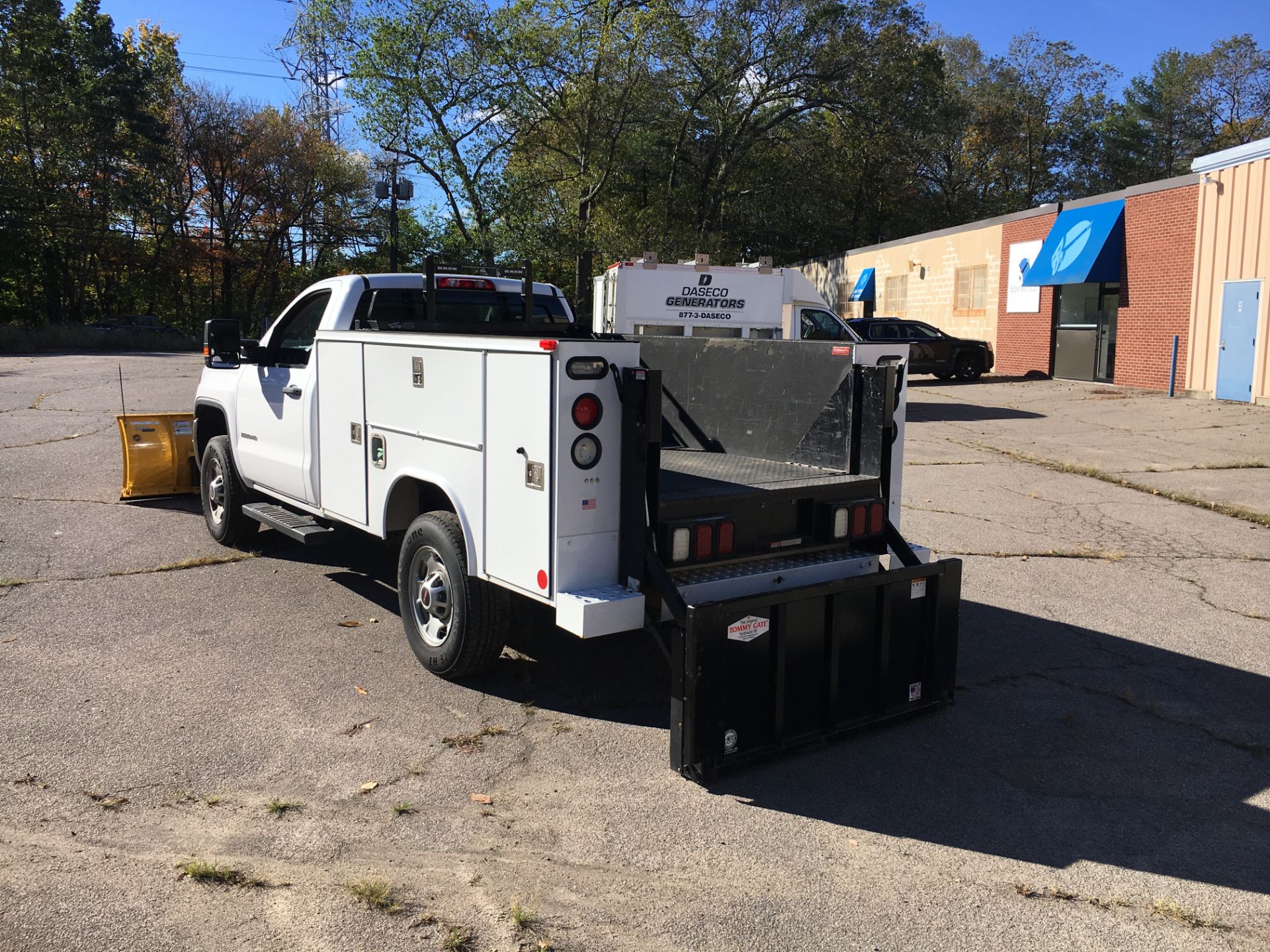 2016 GMC SIERRA #2500 HD DURAMAX DIESEL UTILITY BODY TRUCK W/TOMMY GATE, ODOM: 20,298 - Image 4 of 14