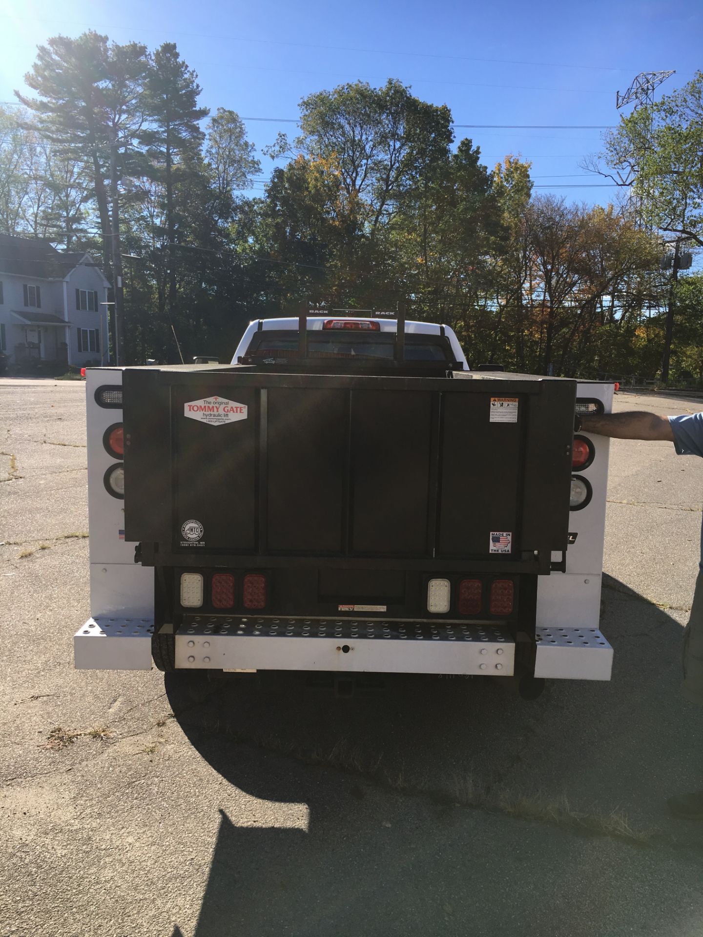 2016 GMC SIERRA #2500 HD DURAMAX DIESEL UTILITY BODY TRUCK W/TOMMY GATE, ODOM: 20,298 - Image 6 of 14