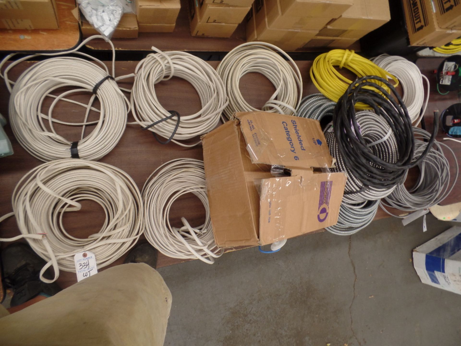 {LOT} Asst. Wire (1 table)