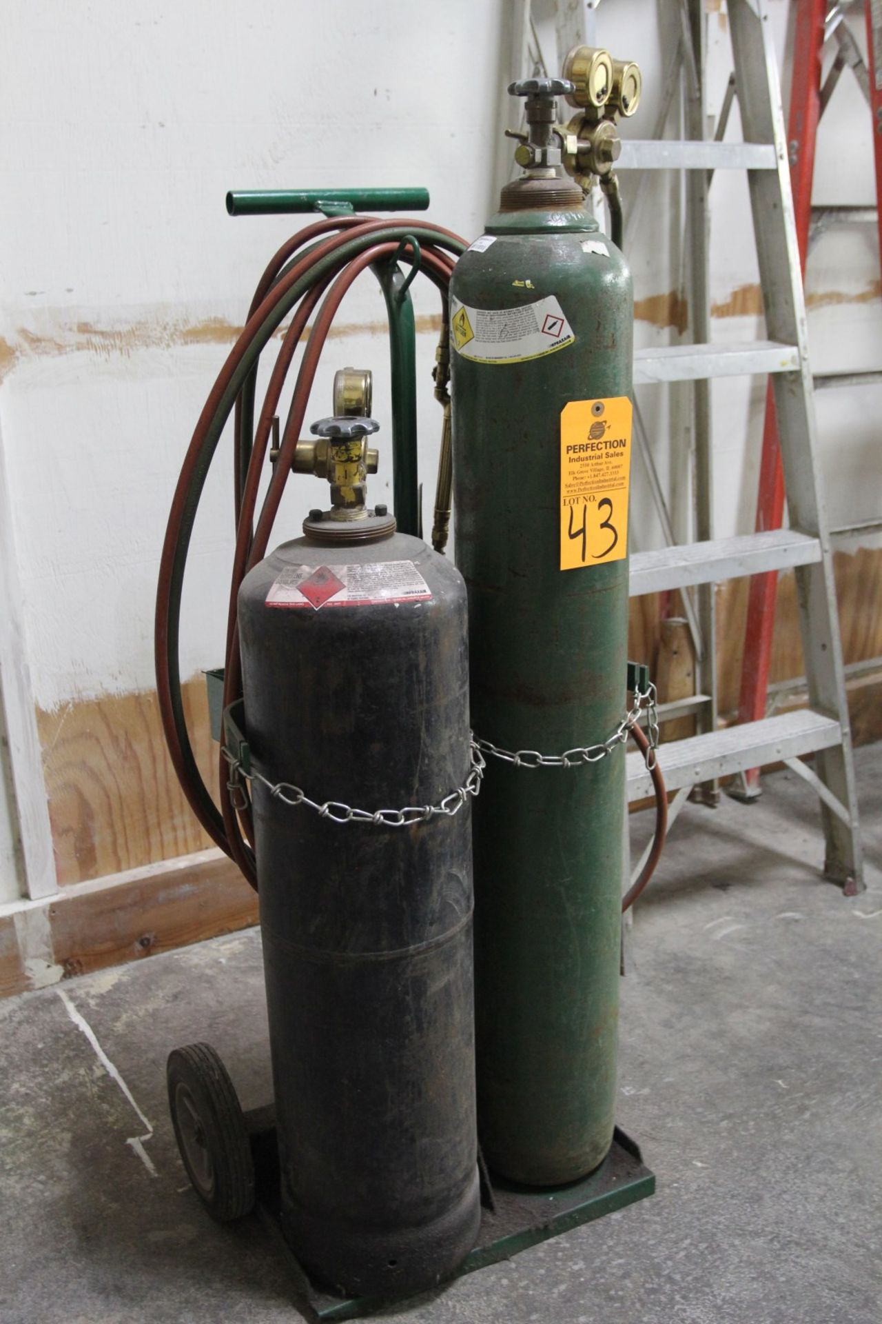 Torch Set w/ Cart, Tanks, Gauges, Hose Cutting Head, and Brazing Tip