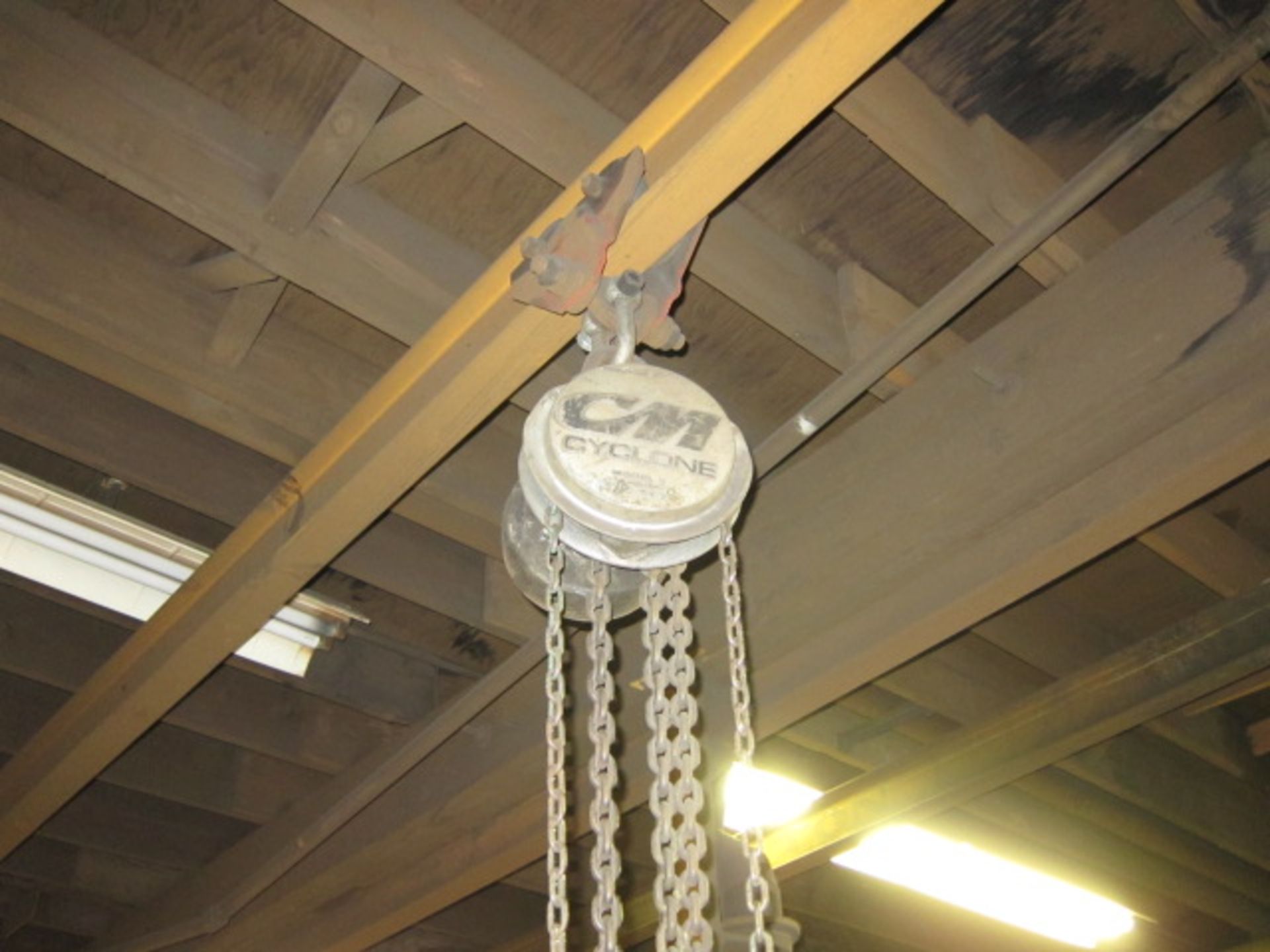 CHAIN HOIST, CM 2 T. CAP.