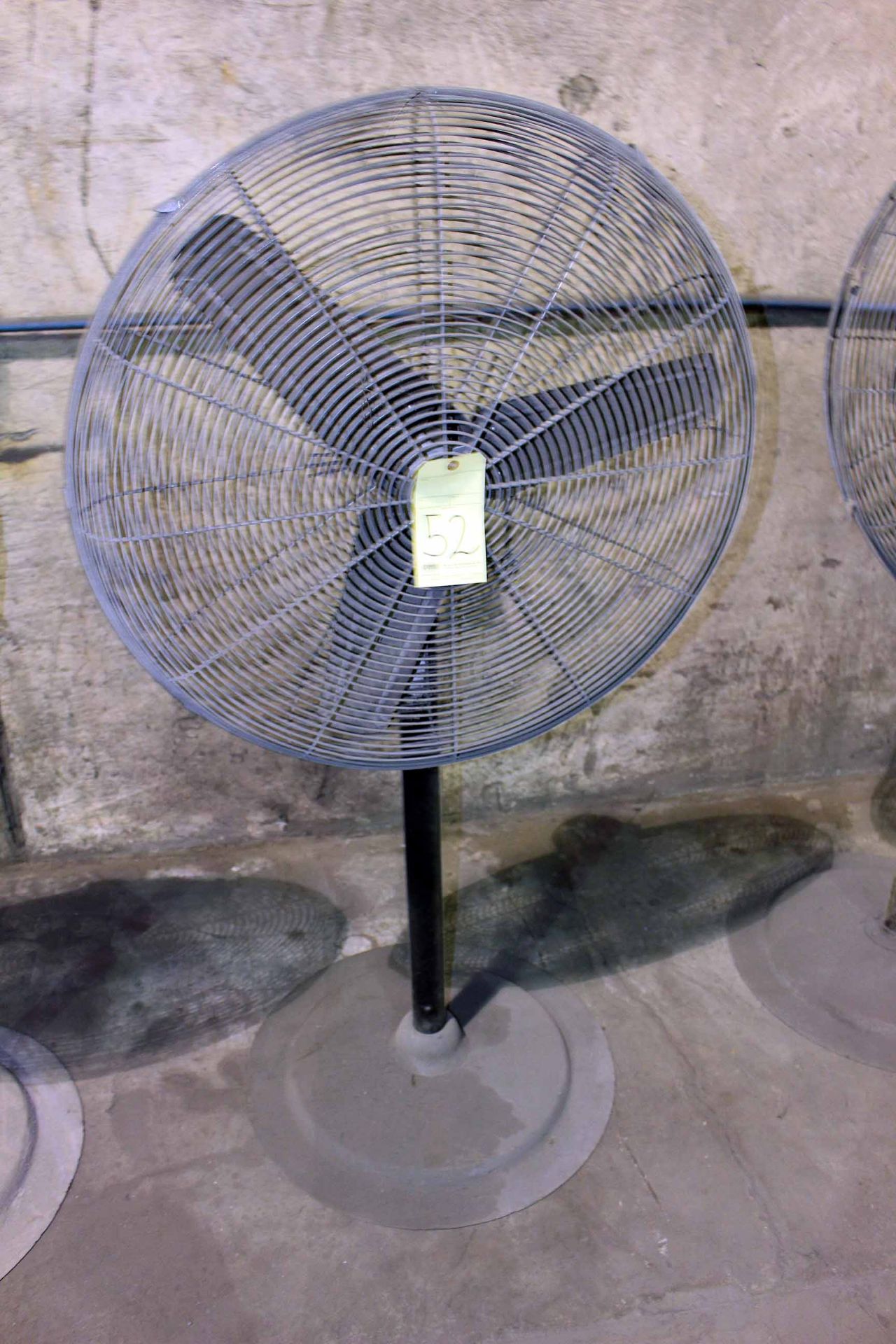 PEDESTAL SHOP FAN, 30"