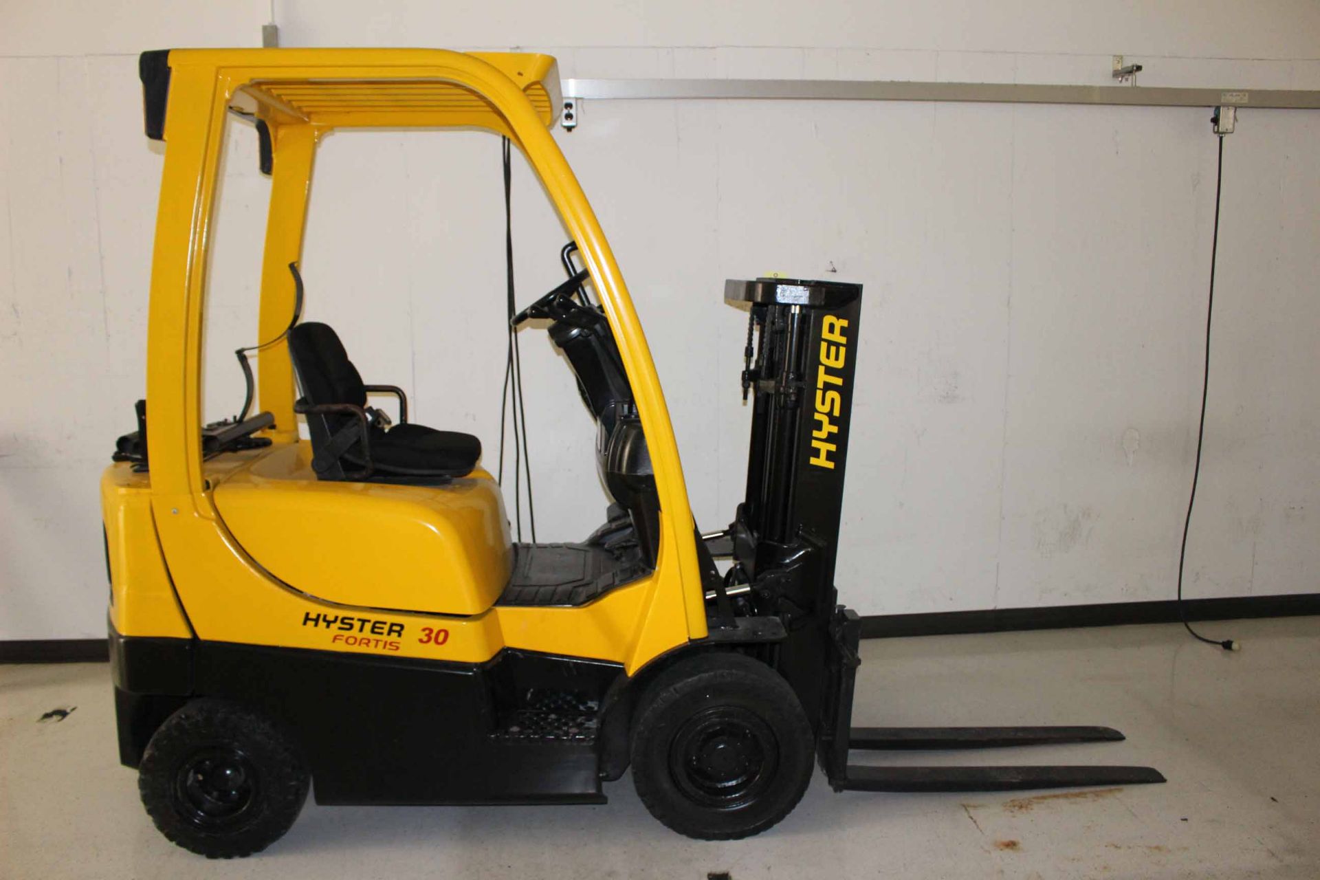 FORKLIFT, HYSTER 3,000 LB. CAP. MDL. H30FT, new 2005, LPG, 62" standard mast, 90" lift ht., S/N