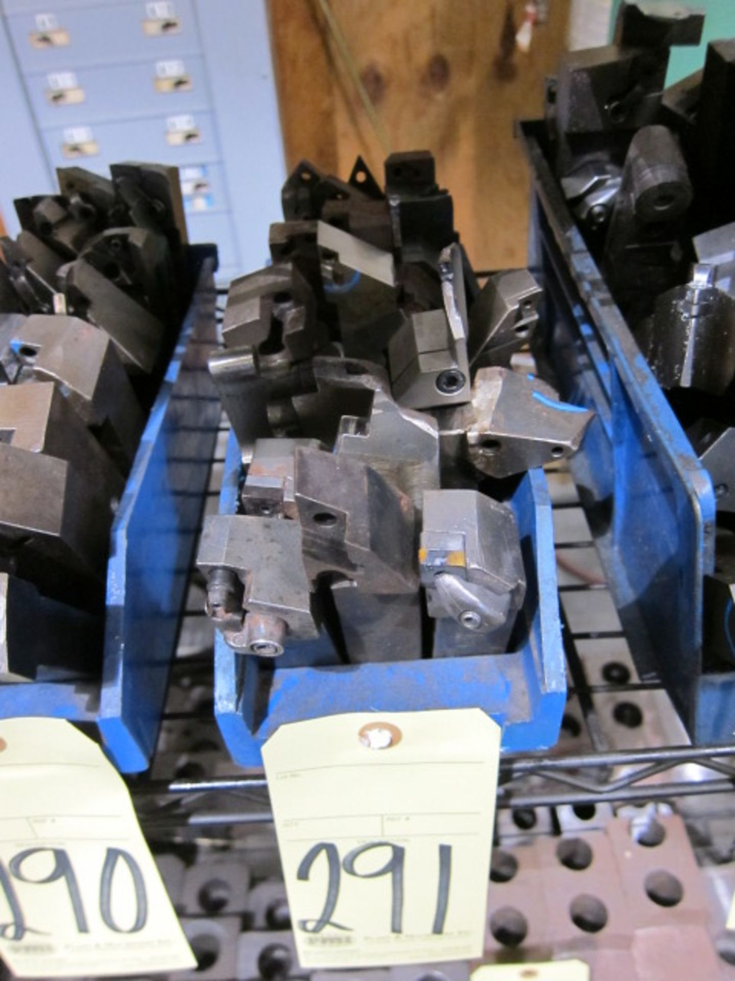 LOT OF INSERT TOOLHOLDERS (in one box)