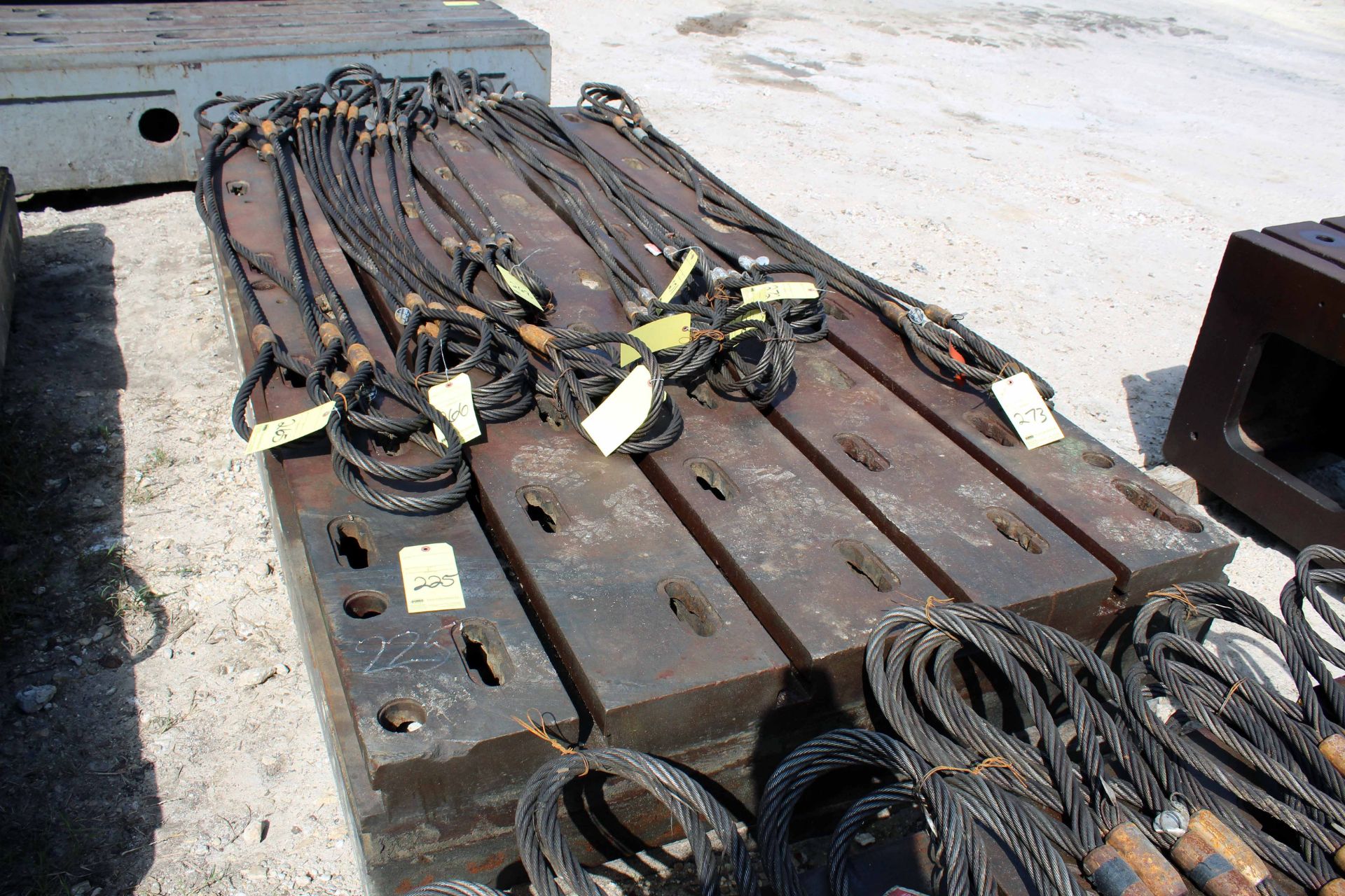 LOT OF WIRE ROPE LIFTING SLINGS (4), 7/8" x 8' (Location 16 - this customer will load for free on