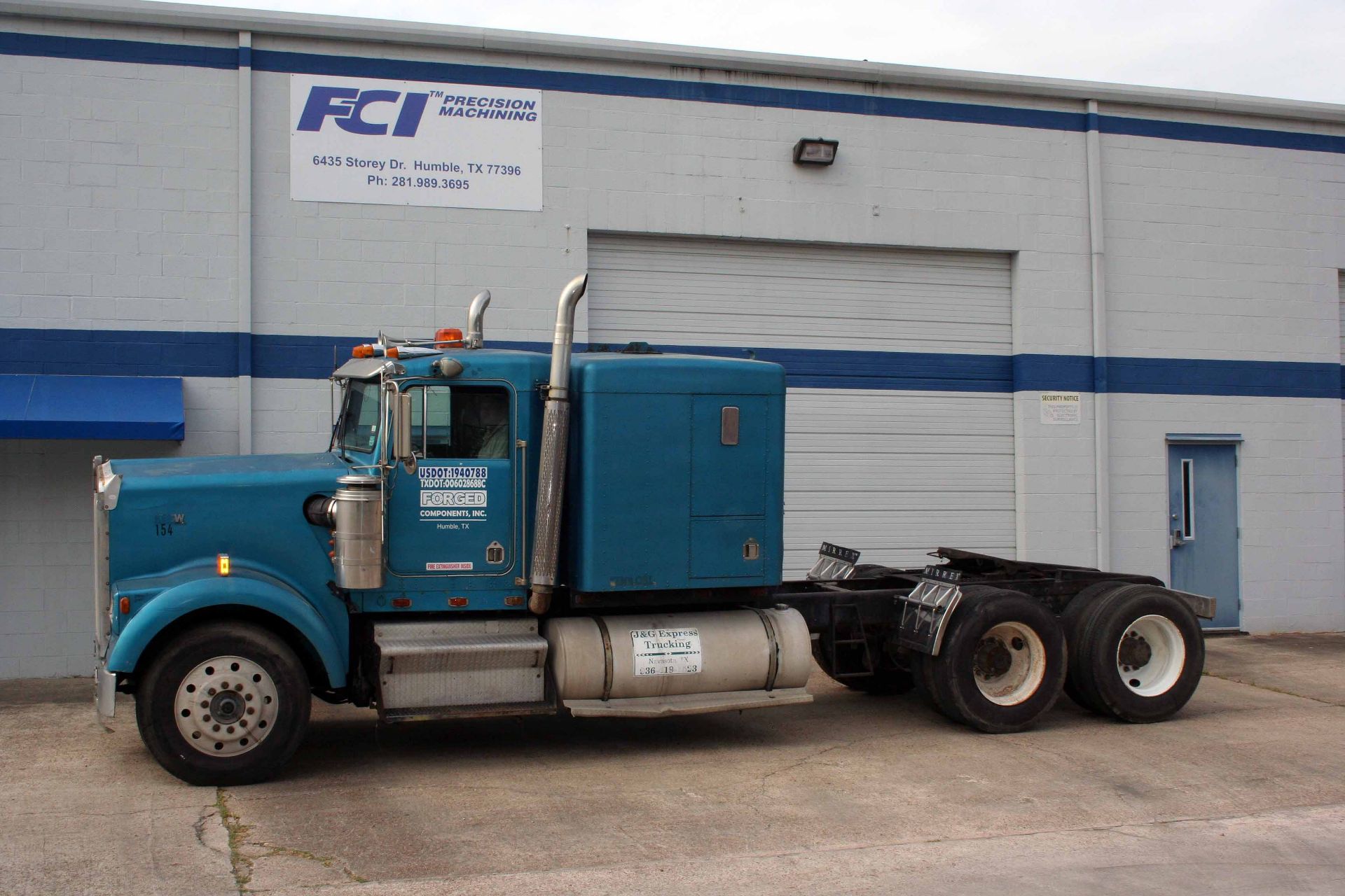 TRACTOR, KENWORTH, new 1985, S/N 1XKWD9X4FK325939 (Location 1)