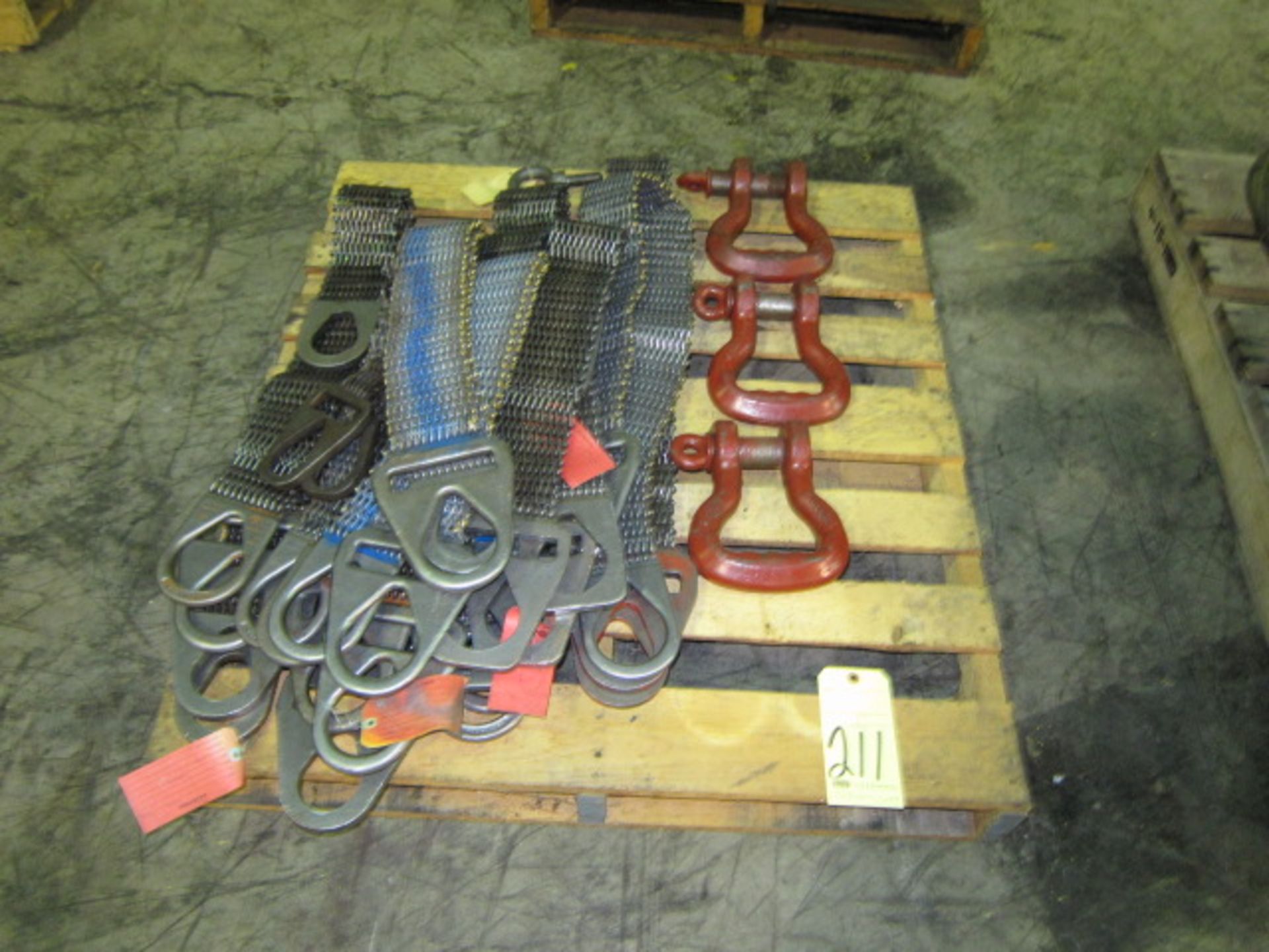 LOT OF STEEL STRAPS, assorted (on one skid)