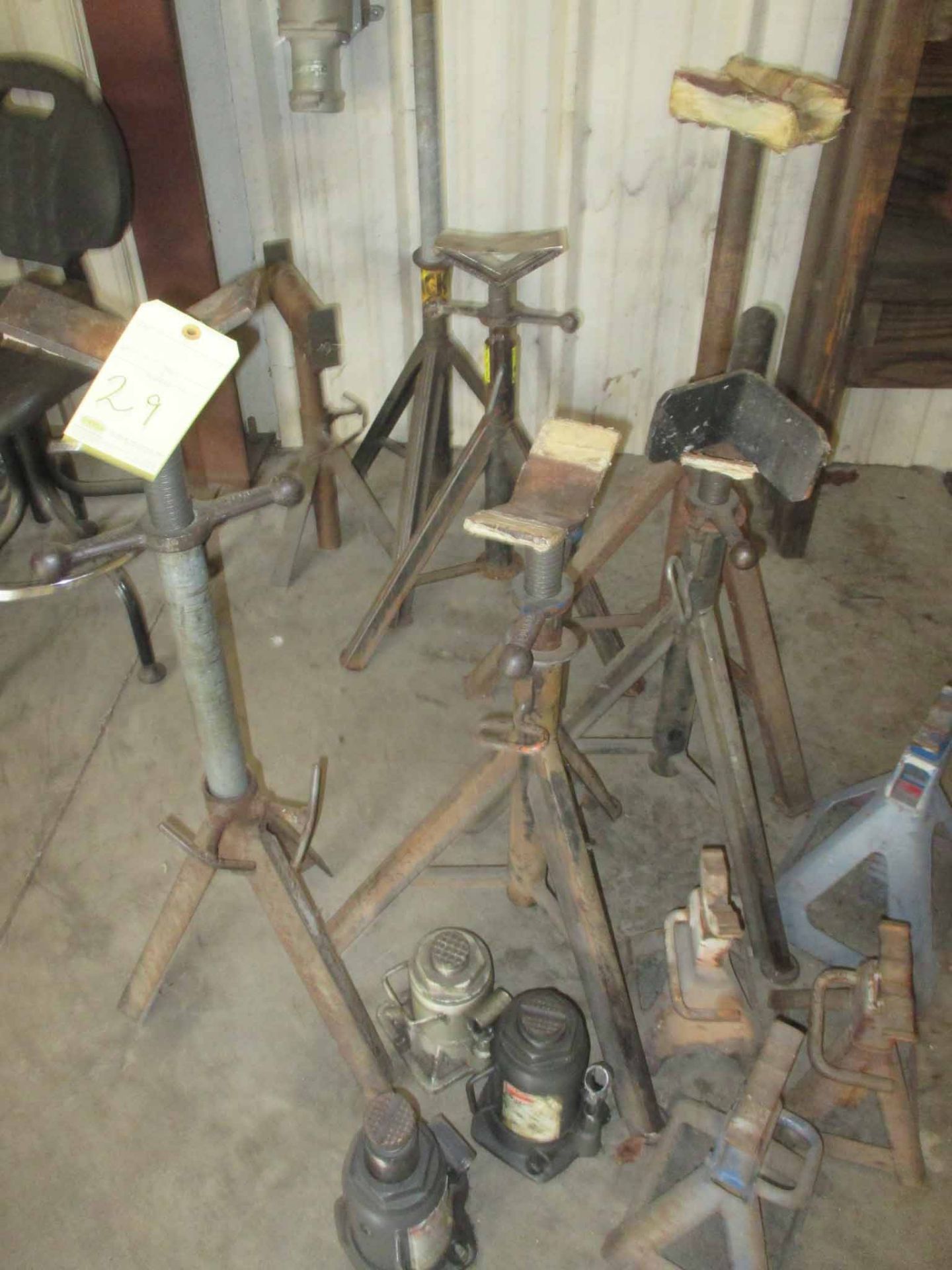 LOT CONSISTING OF: helper stands, jack stand, & bottle jacks