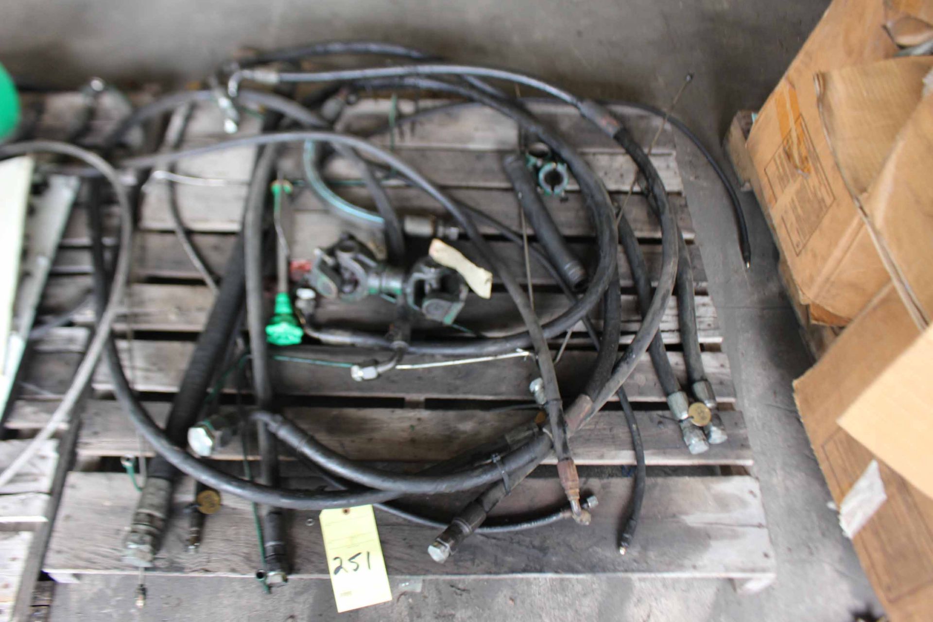 LOT OF HYDRAULIC HOSES