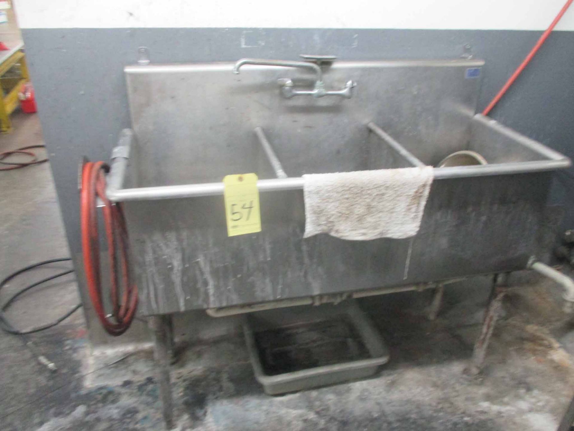 STAINLESS INDUSTRIAL SINK, TERRELL
