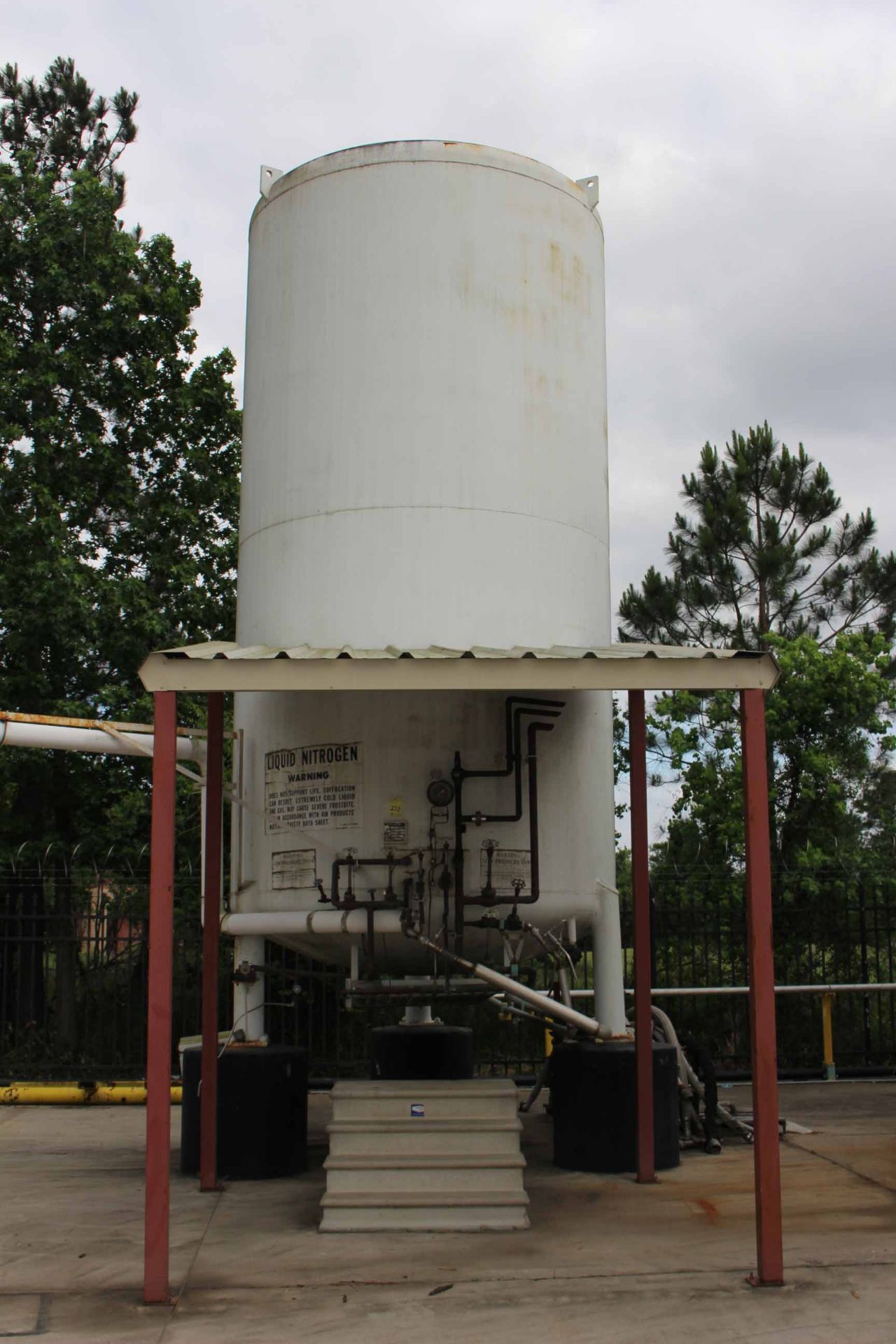 LIQUID NITROGEN TANK, AIR PRODUCTS & CHEMICAL INC., 80 PSIG & full vac.S/N NB 2726