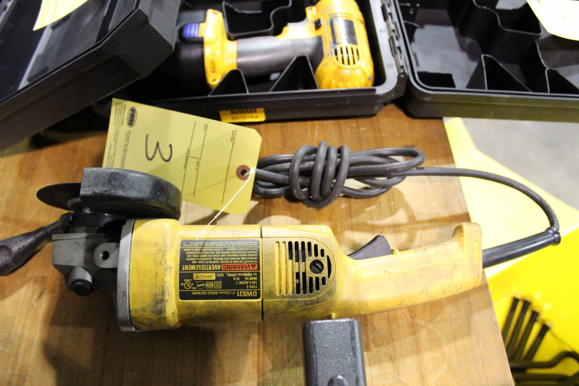 ANGLE GRINDER, DEWALT MDL. DW831