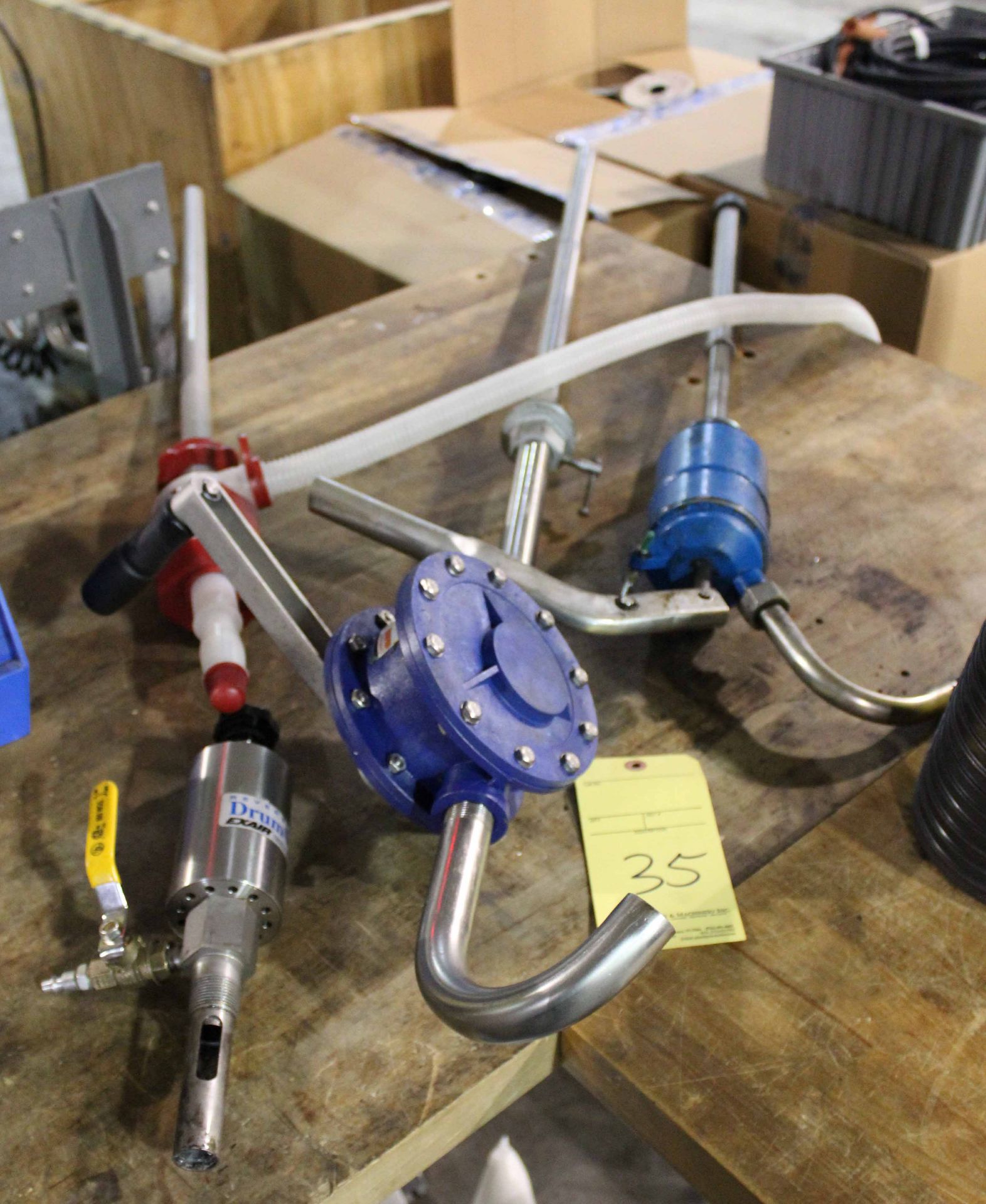 LOT OF BARREL TRANSFER PUMPS: manual & pneu.