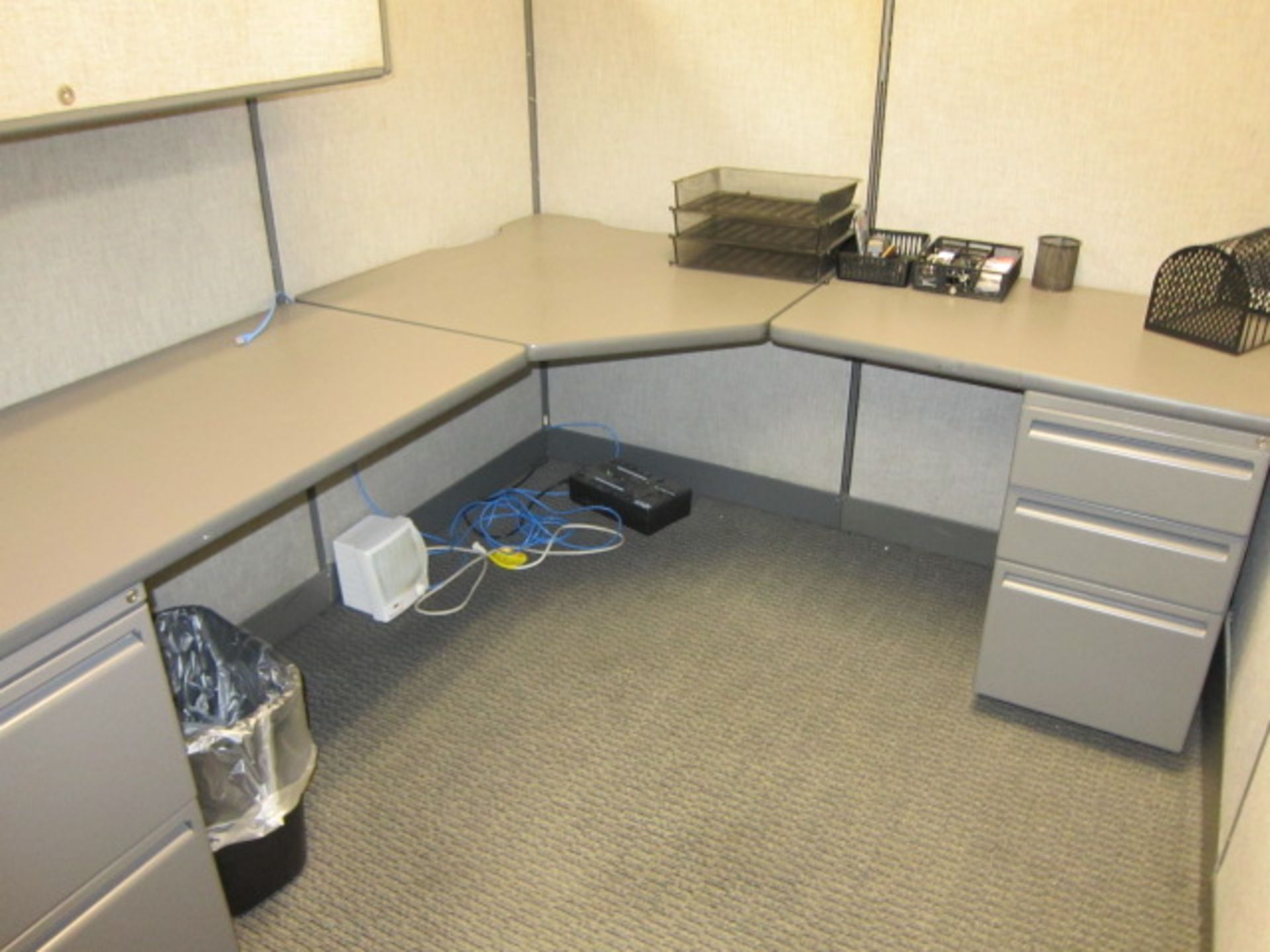 LOT CONSISTING OF: partition panels (22) & desks (4) - Image 5 of 6