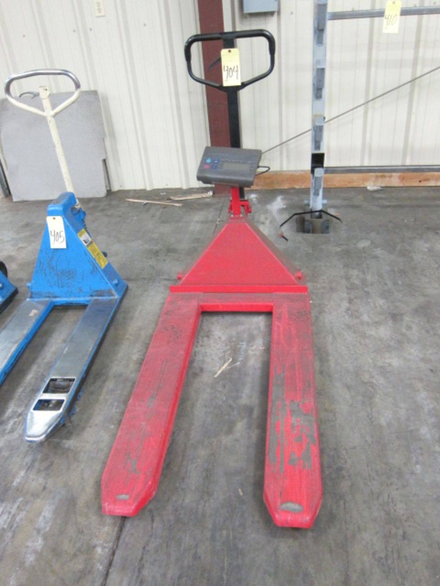 HYDRAULIC PALLET JACK, w/scale (Sold by photo: Located at 366 J.C. Cooper Rd., Fountain Inn, SC,