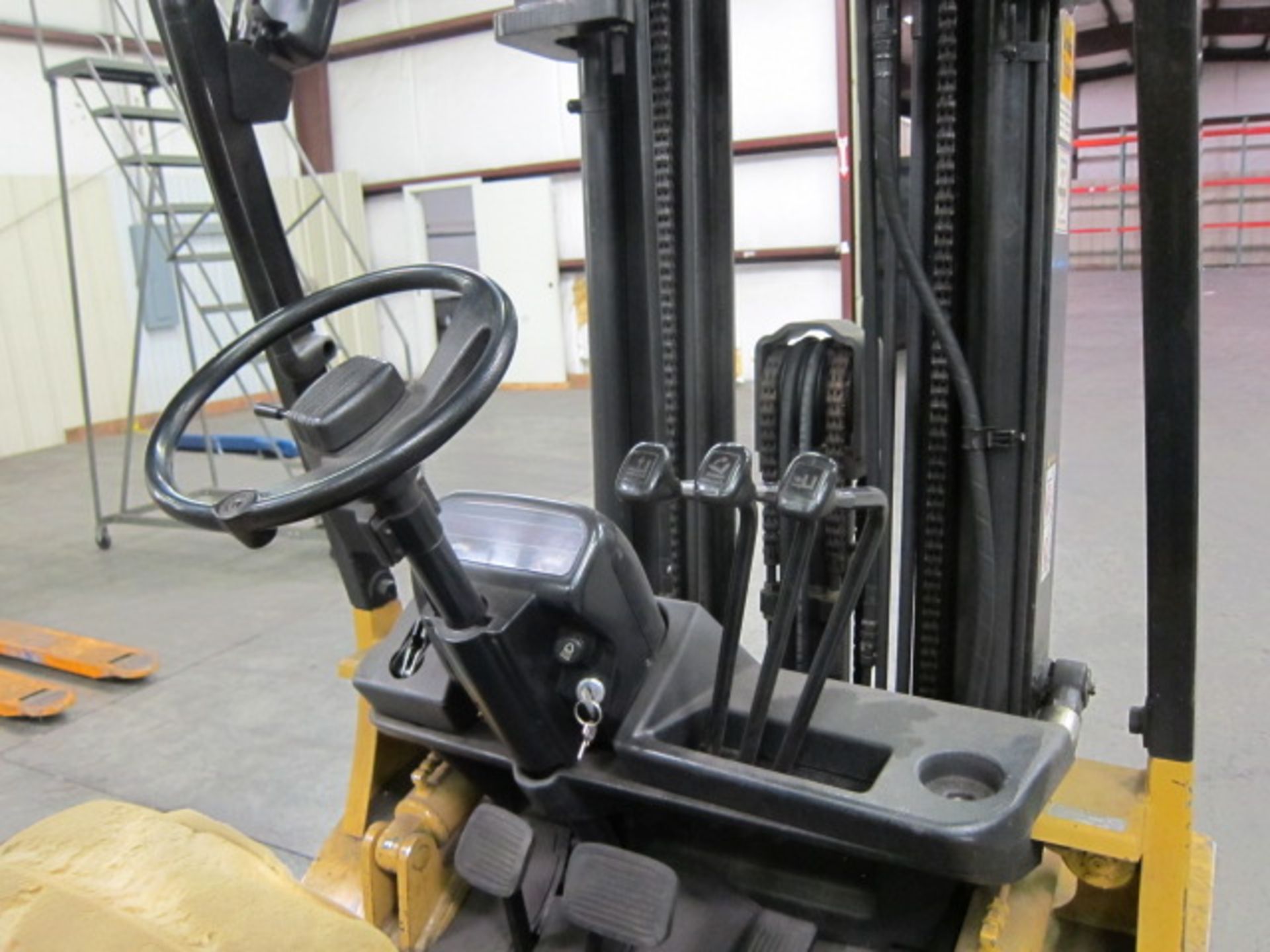 FORK TRUCK, CATERPILLAR 5,000 LB. CAP. MDL. CP25, LPG, 3-stagemast, solid tires, side shift, S/N - Image 5 of 6