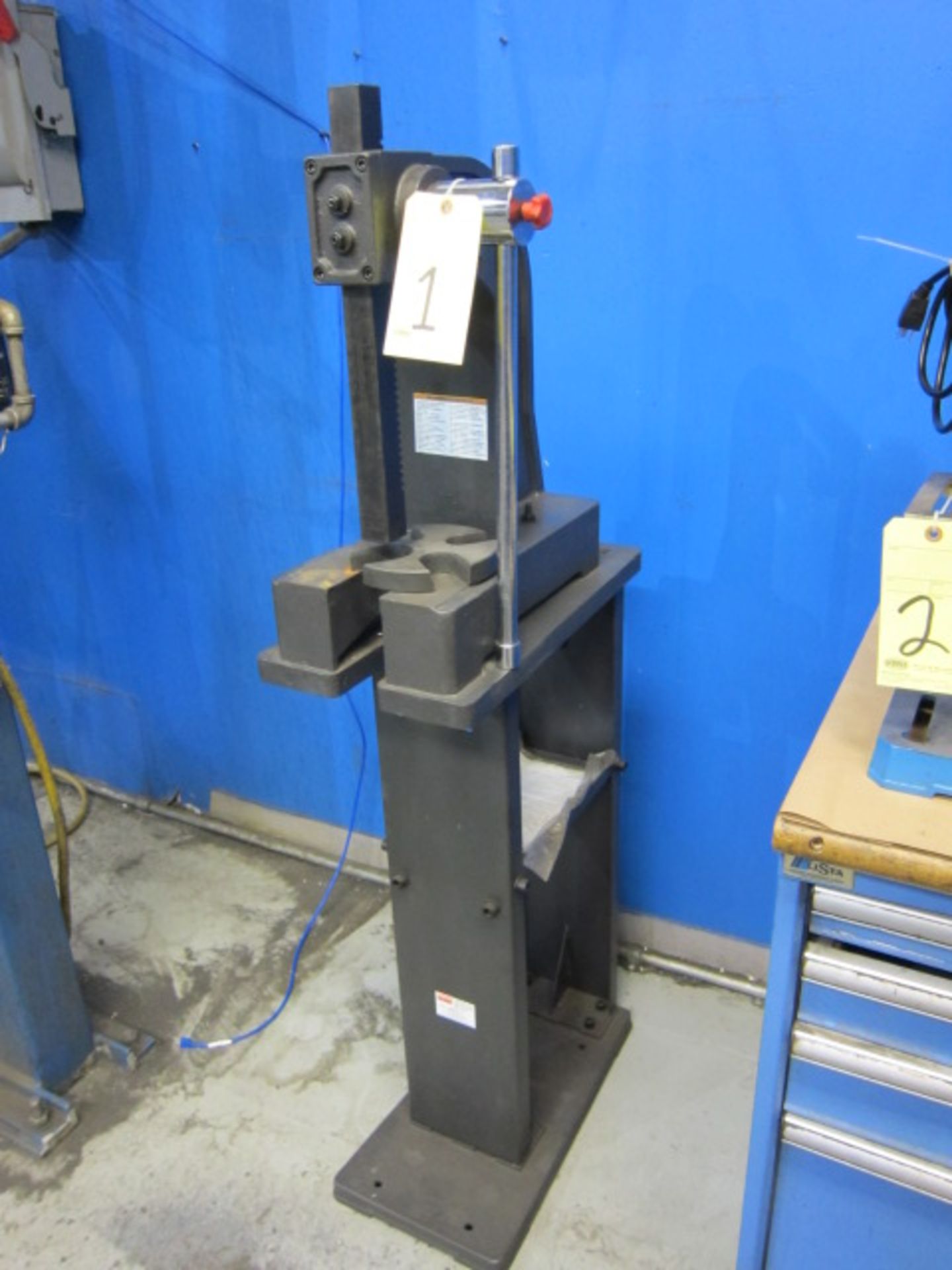 PEDESTAL ARBOR PRESS, DAYTON 3 T. CAP. MDL. 32949H