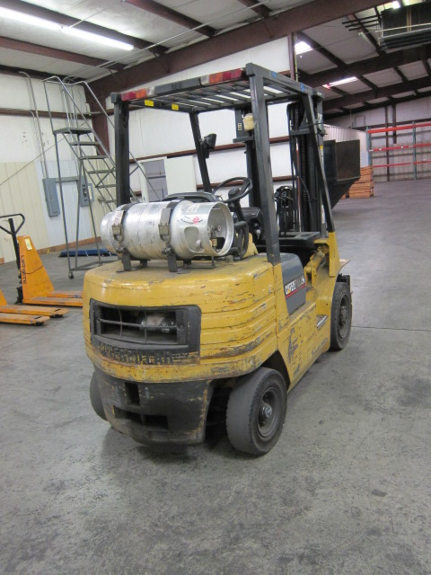 FORK TRUCK, CATERPILLAR 5,000 LB. CAP. MDL. CP25, LPG, 3-stagemast, solid tires, side shift, S/N - Image 4 of 6