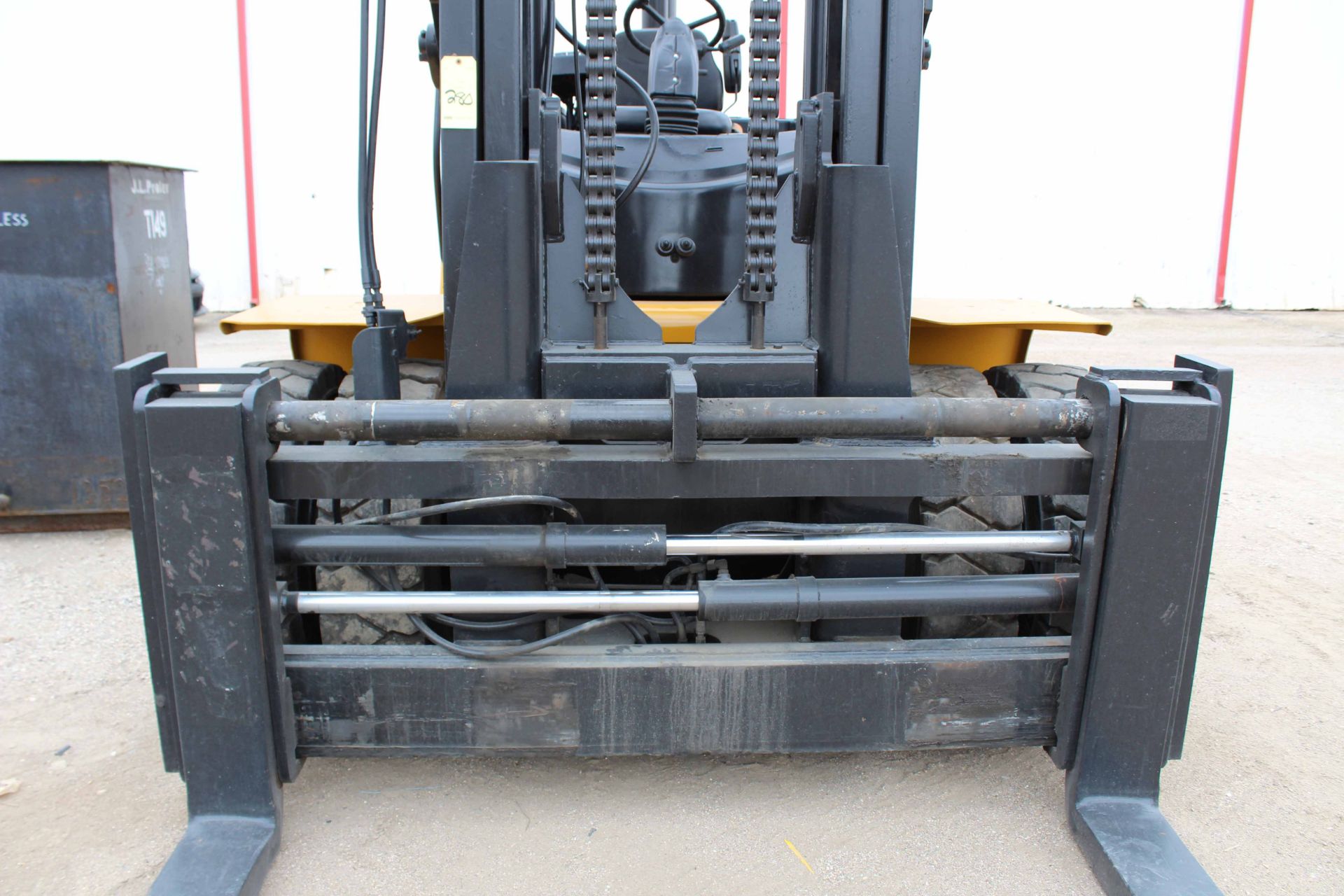 FORKLIFT, YALE 36,000 LB. CAP. MDL. GDP360, new 2005, 6 cyl. diesel pwrd, 161/183" standard mast, - Image 2 of 12