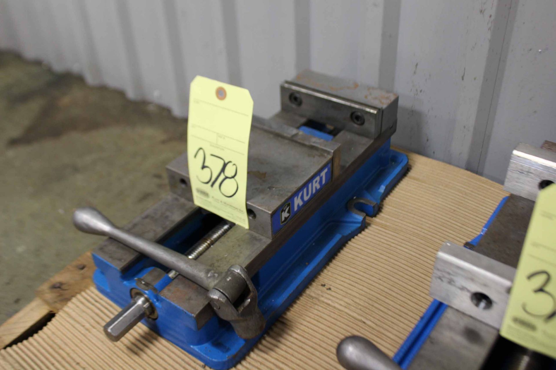 MACHINE VISE, KURT 6"