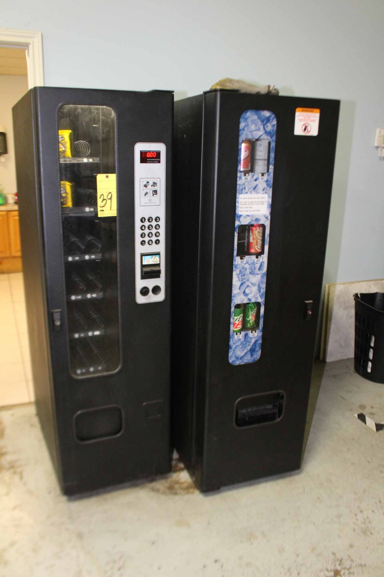 LOT OF VENDING MACHINES, snacks & soda, S/N 124386210078