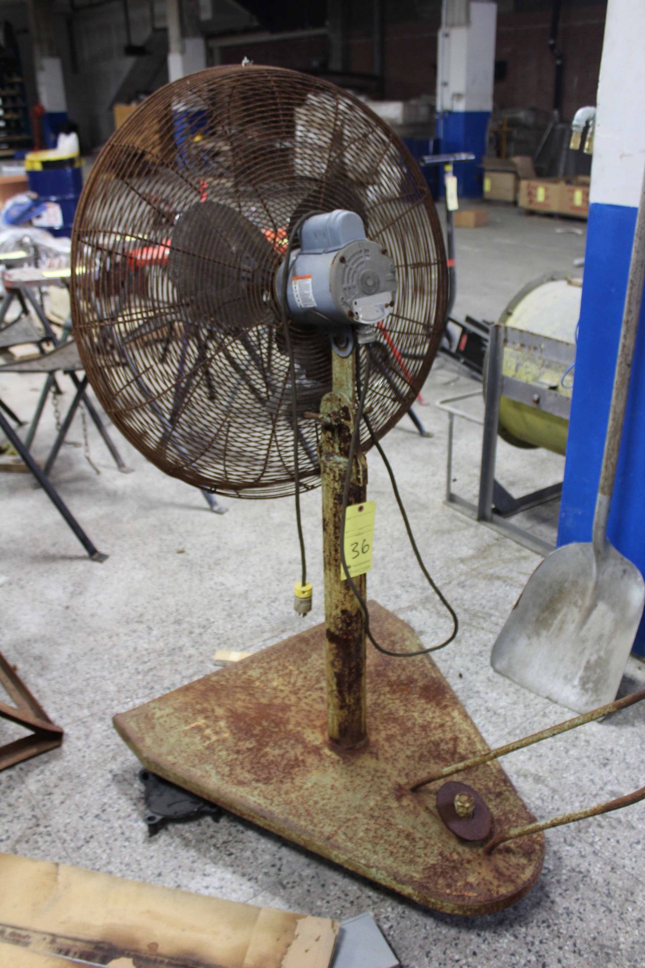 PEDESTAL FAN