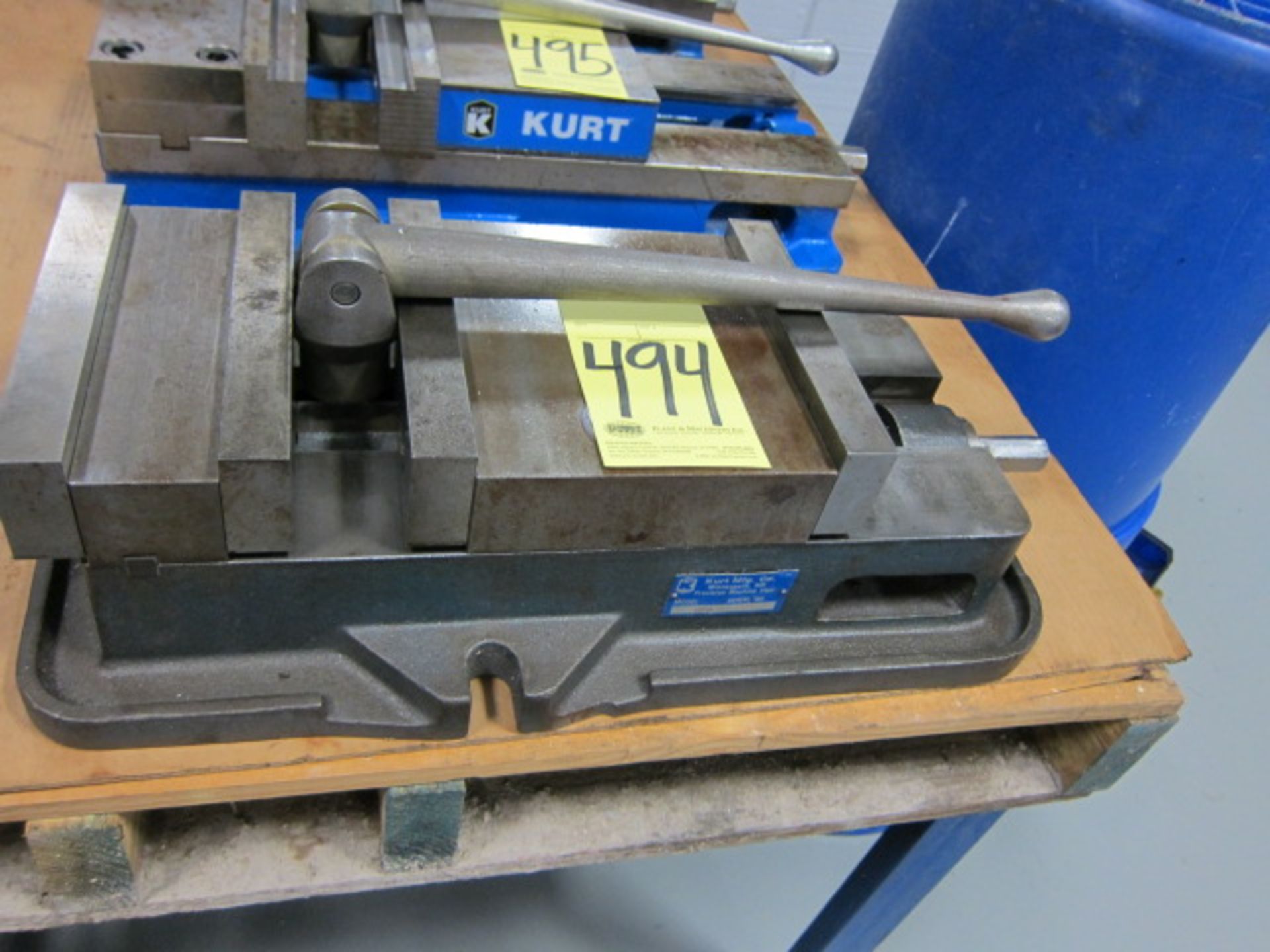 MACHINE VISE, KURT 8"