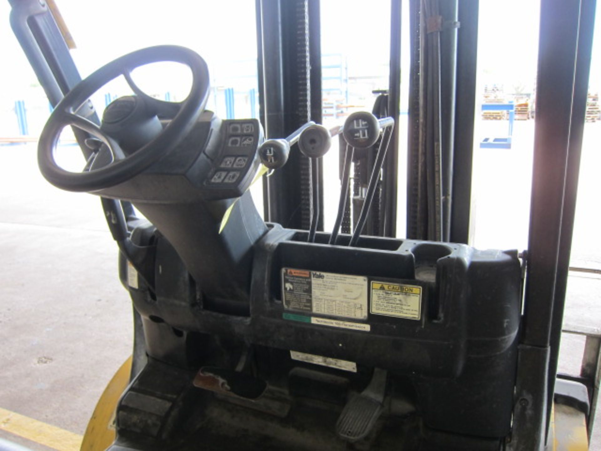 FORKLIFT, YALE 6,000 LB. CAP. MDL. GLP060VXEVSE093, new 2006, LPG, 93” triple stage mast, 199” - Image 4 of 8