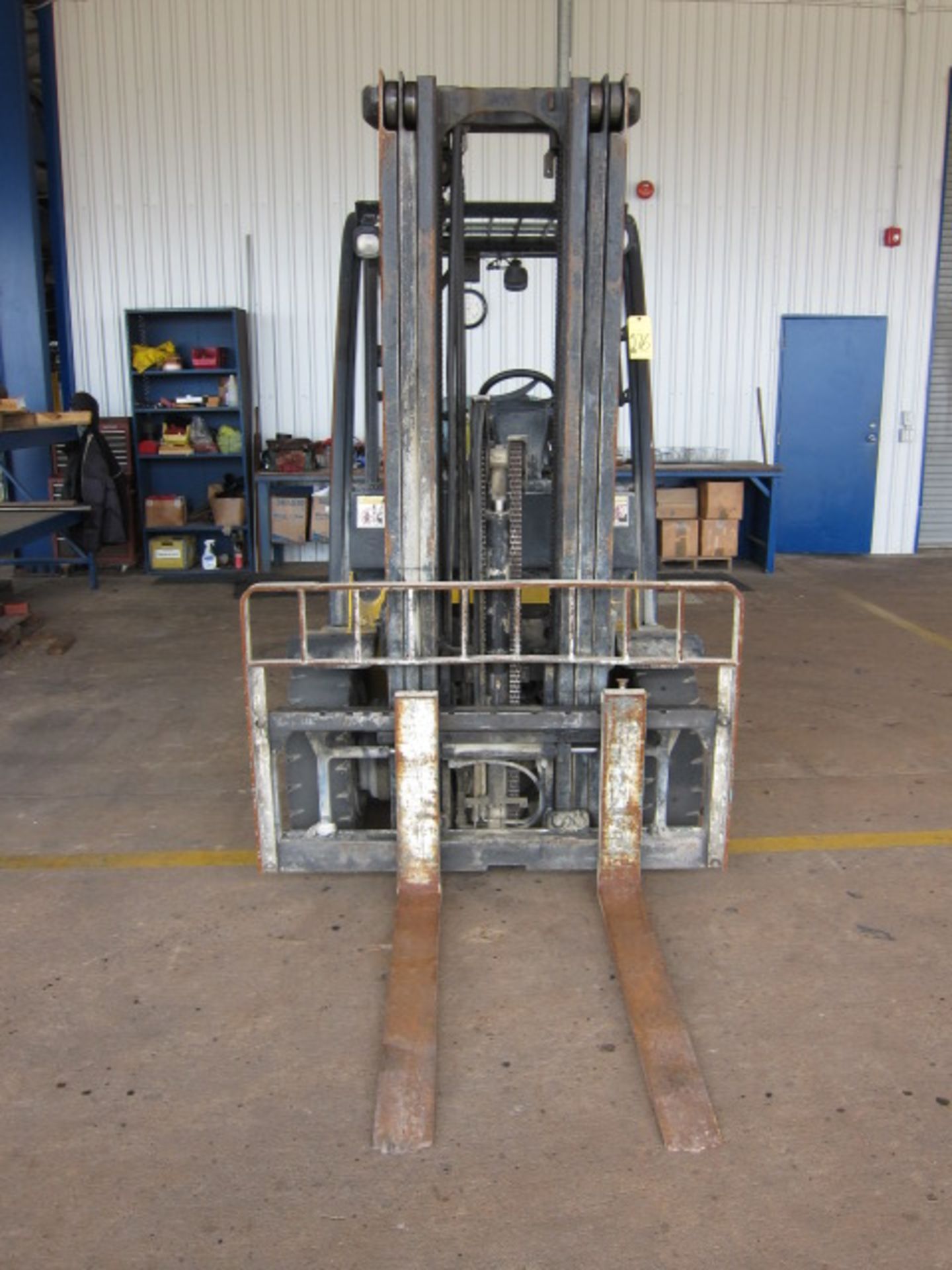 FORKLIFT, YALE 6,000 LB. CAP. MDL. GLP060VXEVSE093, new 2006, LPG, 93” triple stage mast, 199” - Image 3 of 8