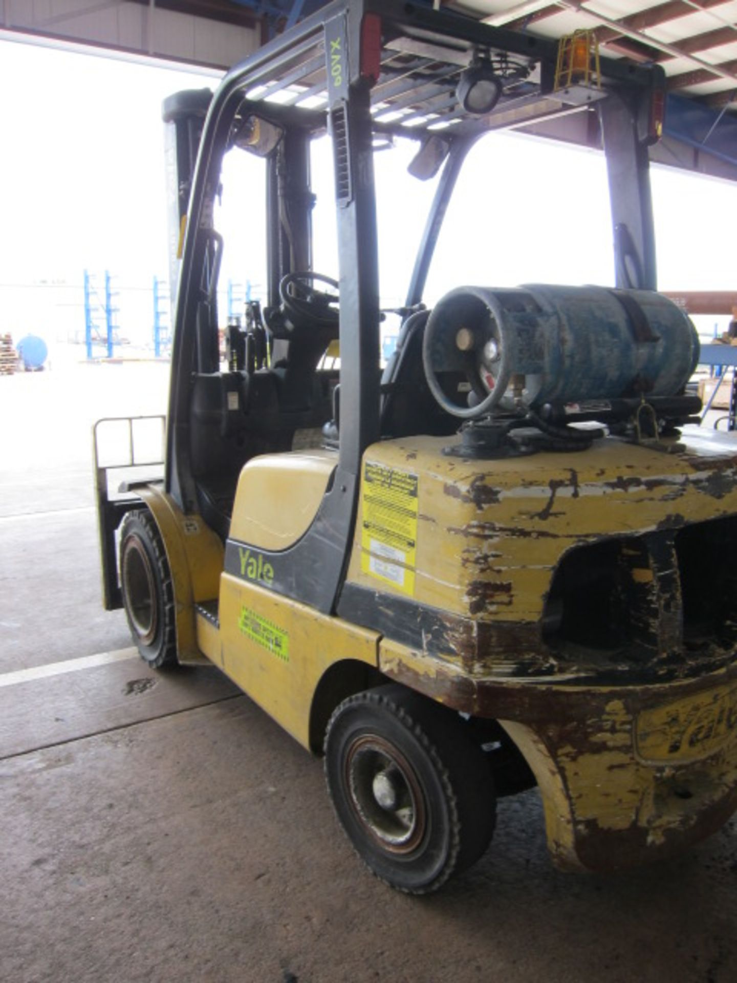 FORKLIFT, YALE 6,000 LB. CAP. MDL. GLP060VXEVSE093, new 2006, LPG, 93” triple stage mast, 199” - Image 7 of 8