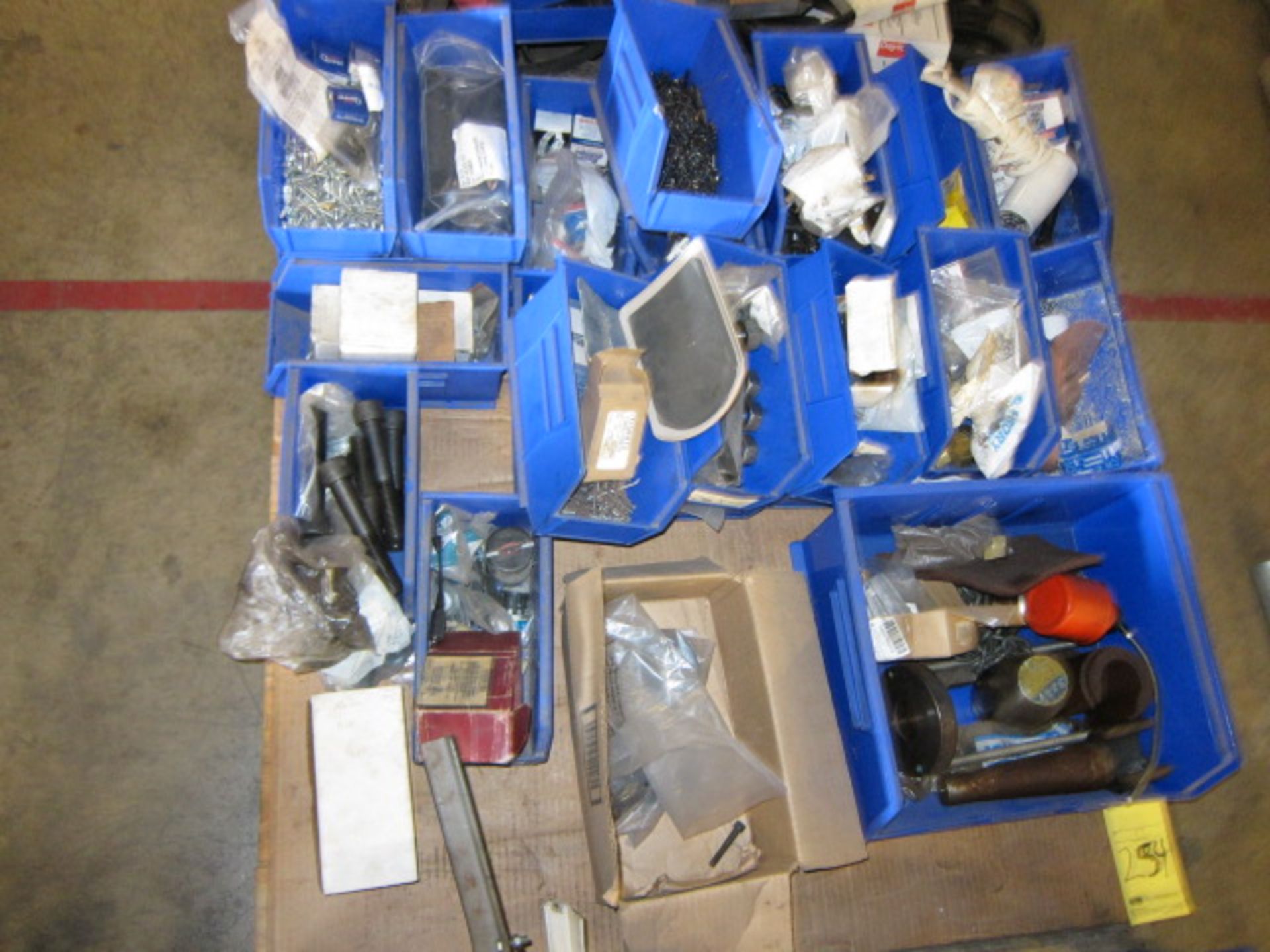 LOT CONSISTING OF: machine parts & hardware (on eight skids) - Image 8 of 9