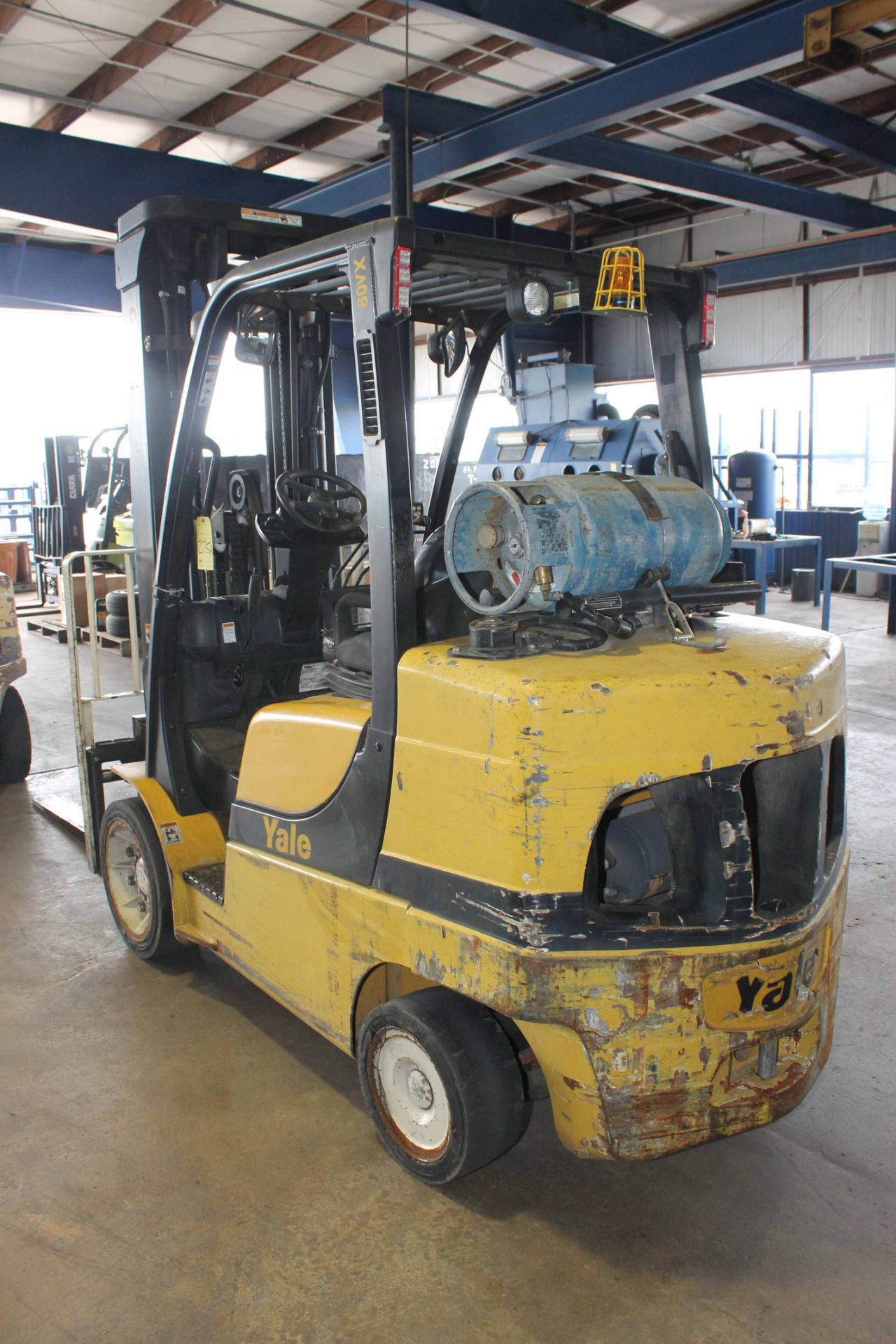 FORKLIFT, YALE 8,000 LB. CAP. MDL. GLC080VXNSE100, new 2011, LPG, 100" triple stage mast, 218" - Image 4 of 4