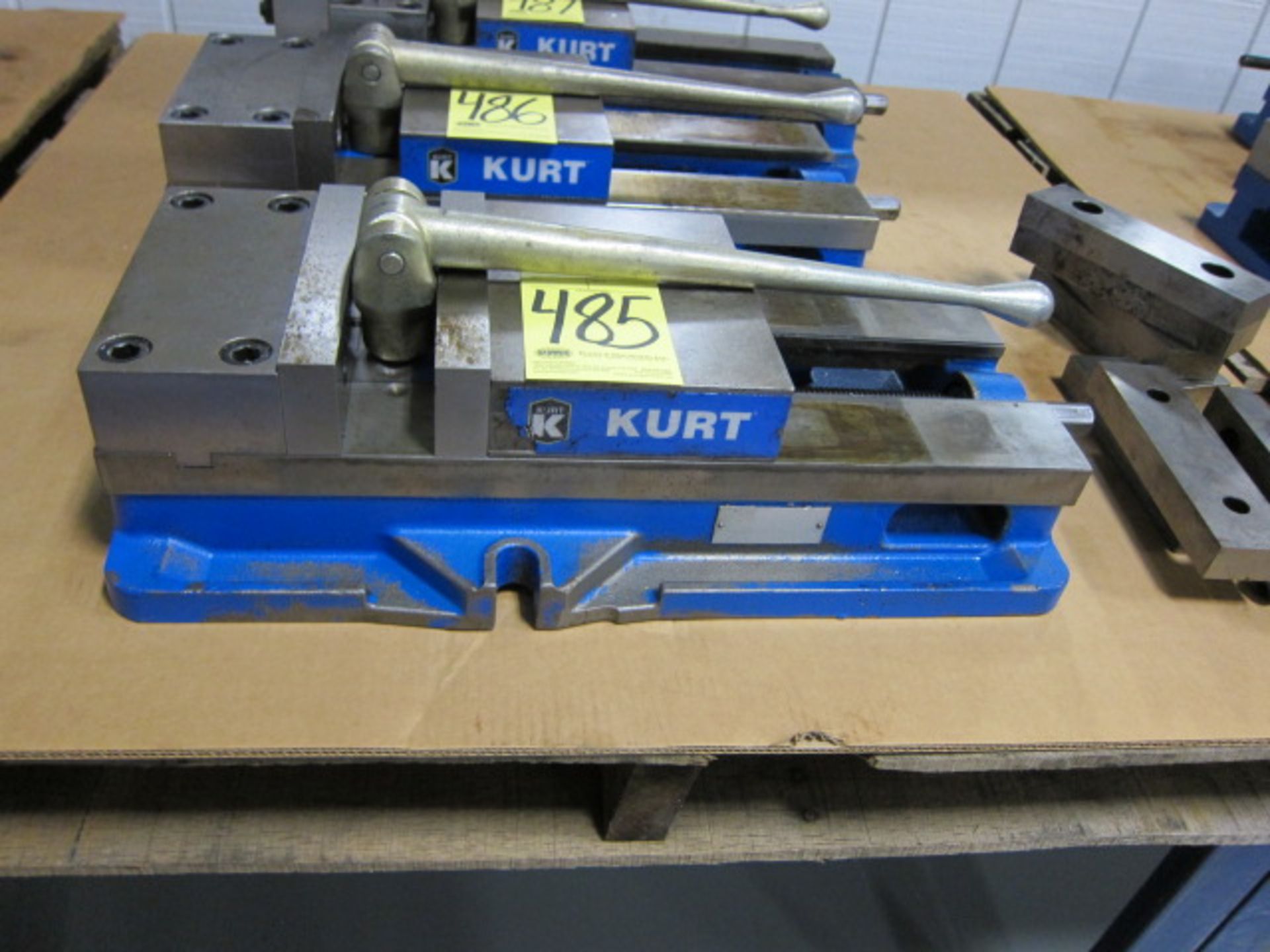 MACHINE VISE, KURT 8"