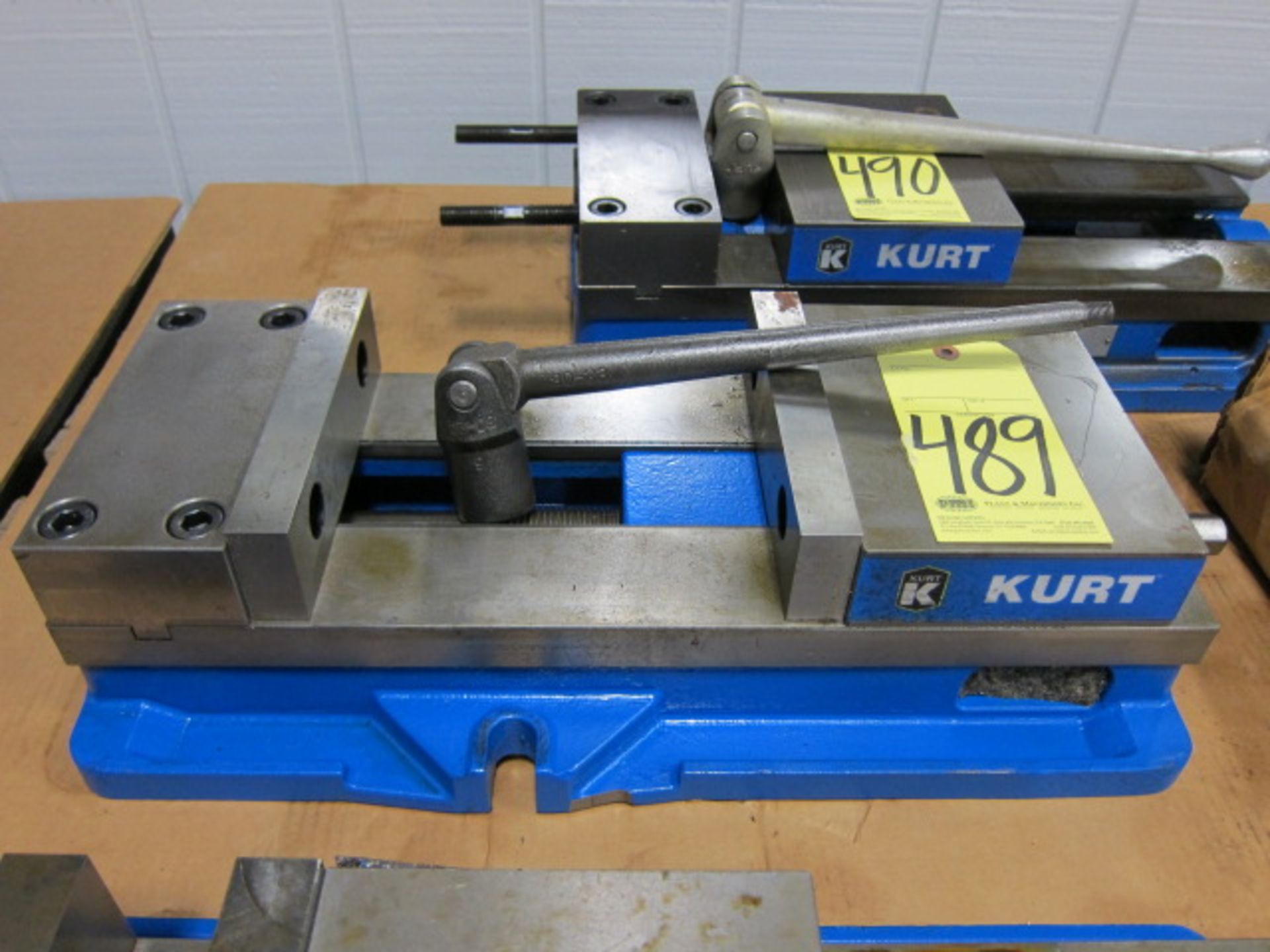 MACHINE VISE, KURT 8"