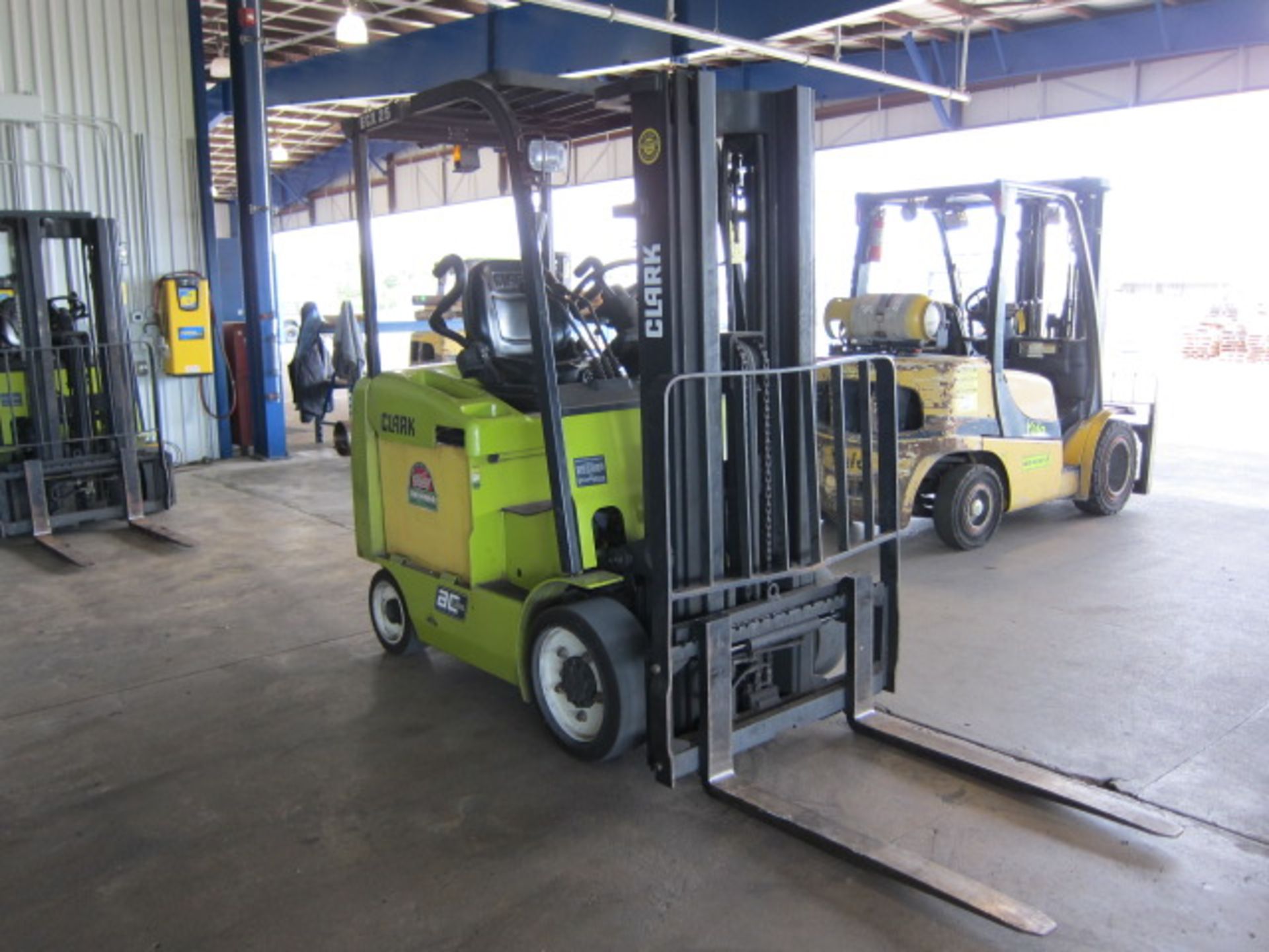 ELECTRIC FORKLIFT, CLARK 4,800 LB. CAP. MDL. ECX-25, 4,800 lb. @ 24” L.C., 189” max. lift, 42” - Image 3 of 7