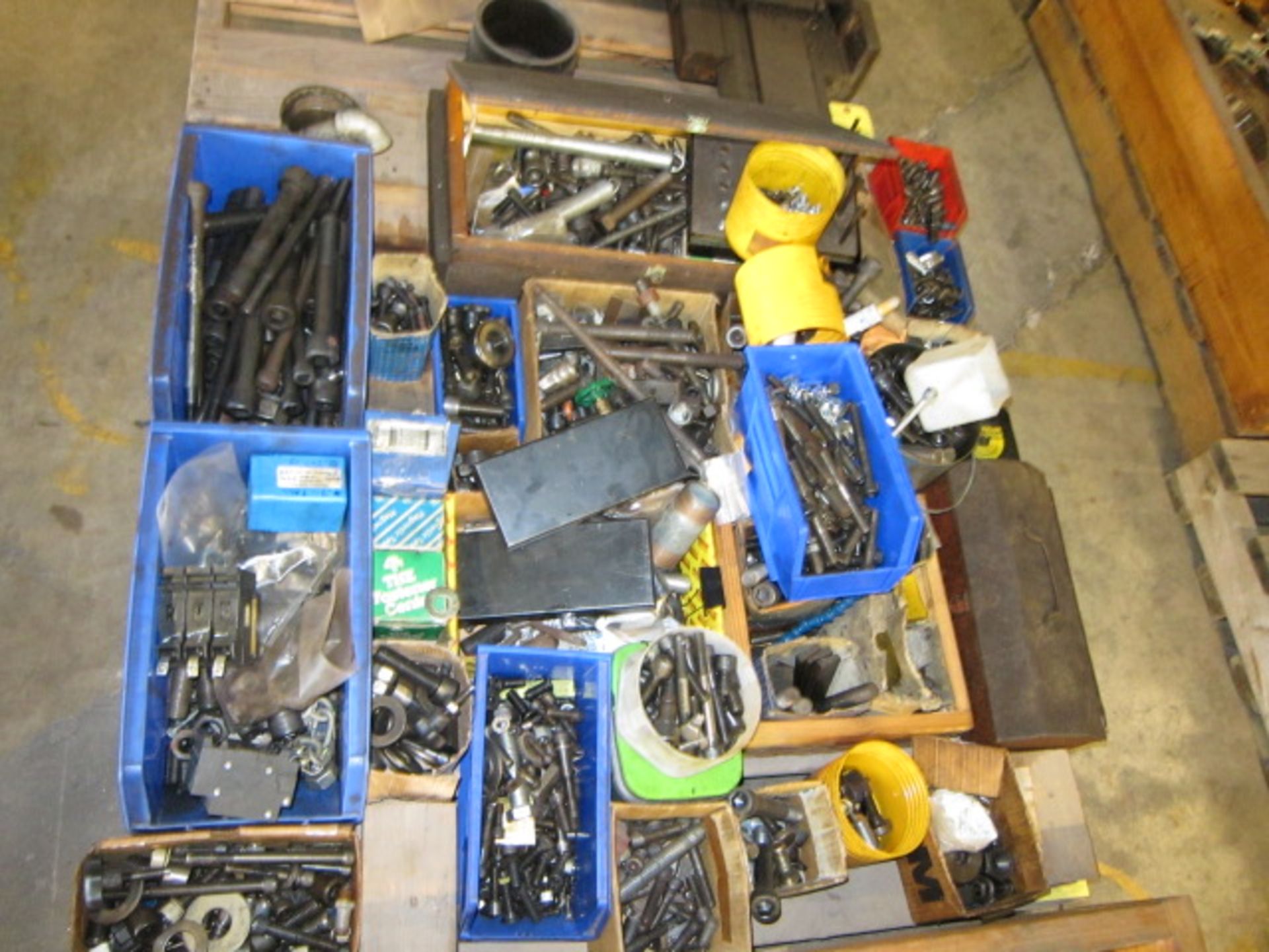 LOT CONSISTING OF: machine parts & hardware (on twelve skids) - Image 6 of 13