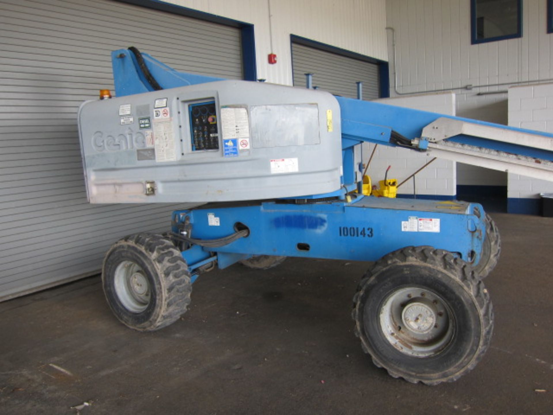 TELESCOPING BOOM MANLIFT, GENIE MDL. S-40, new 2006, diesel engine, 4-wheel drive, S/N 4006-10389 - Image 11 of 12