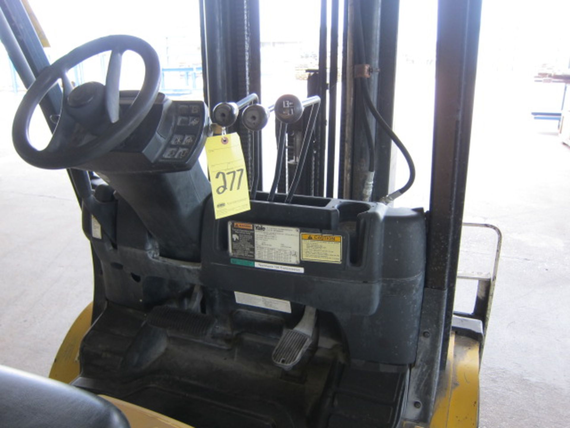 FORKLIFT, YALE 6,000 LB. CAP. MDL. GLP060VXEVSE093, new 2006, LPG, 93” triple stage mast, 199” - Image 4 of 7