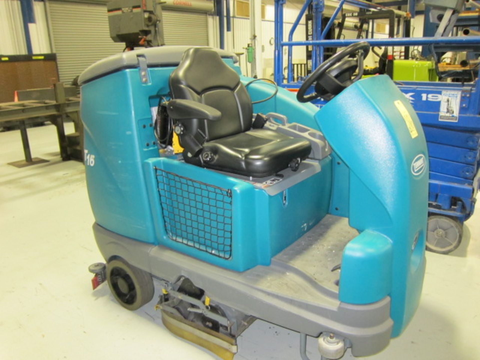 FLOOR SCRUBBER, TENNANT MDL. T16 FOAM SCRUBBER, 36 v., battery pwrd., S/N T16-24360 - Image 2 of 7