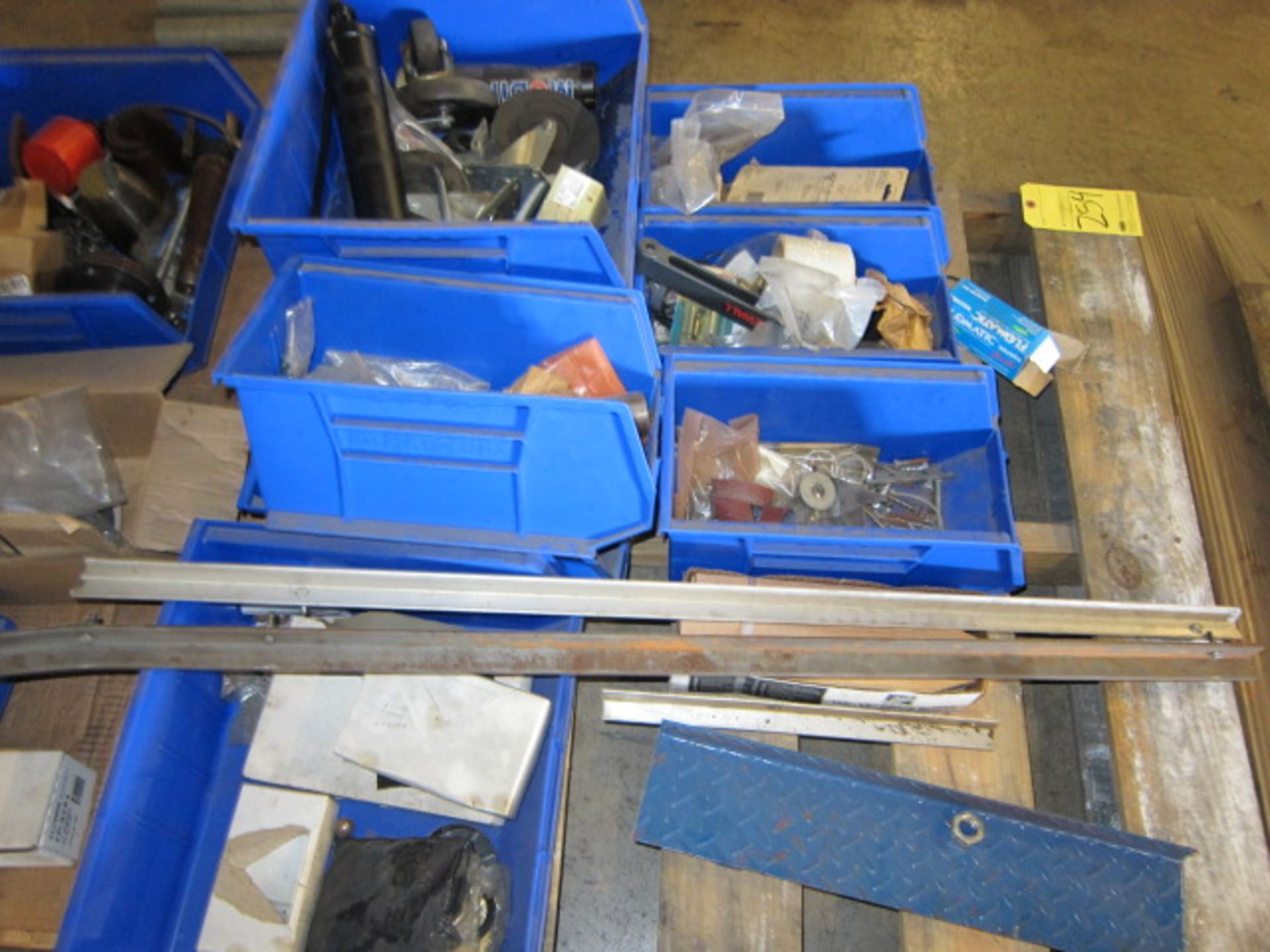 LOT CONSISTING OF: machine parts & hardware (on eight skids) - Image 7 of 9