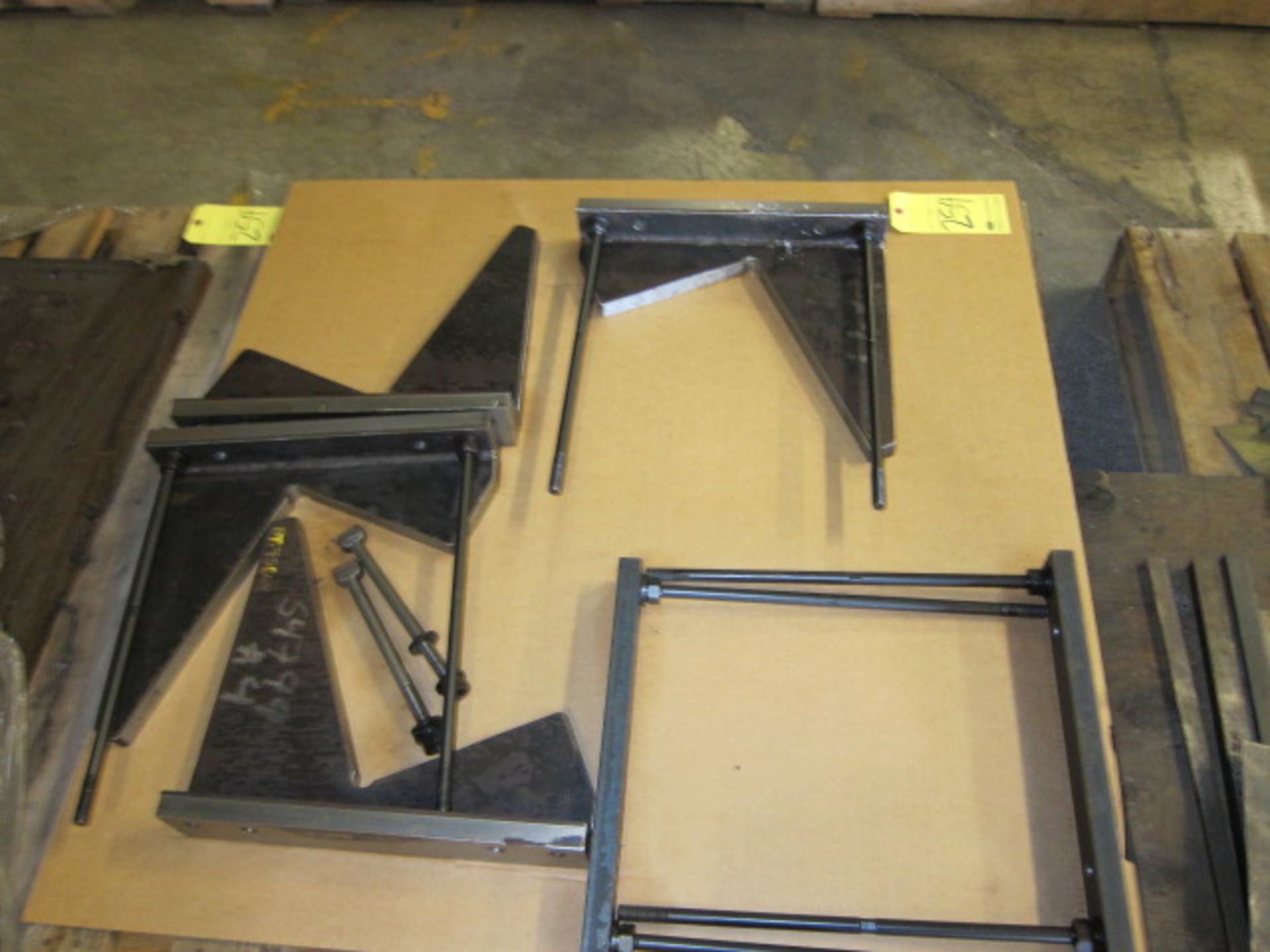 LOT CONSISTING OF: machine parts & hardware (on eight skids) - Image 5 of 9