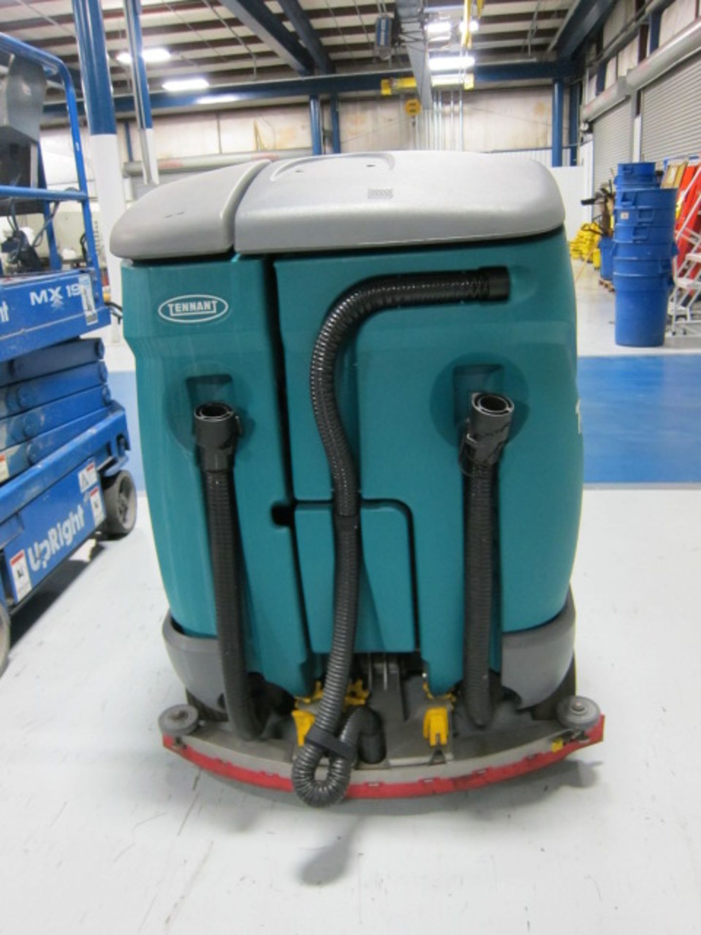 FLOOR SCRUBBER, TENNANT MDL. T16 FOAM SCRUBBER, 36 v., battery pwrd., S/N T16-24360 - Image 6 of 7